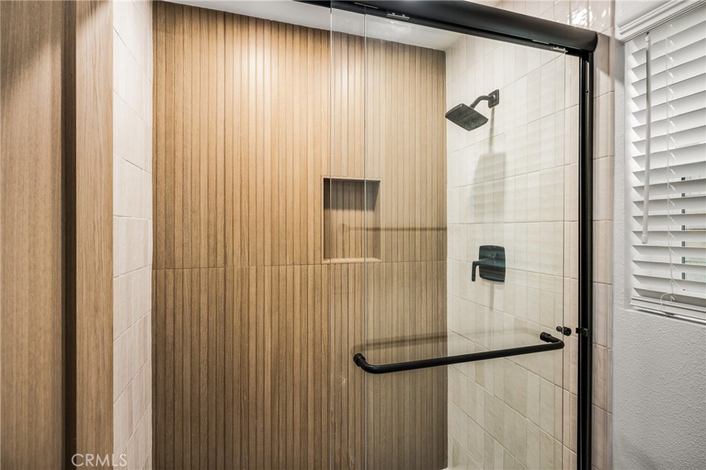 2565 Santa Ana Ave 5