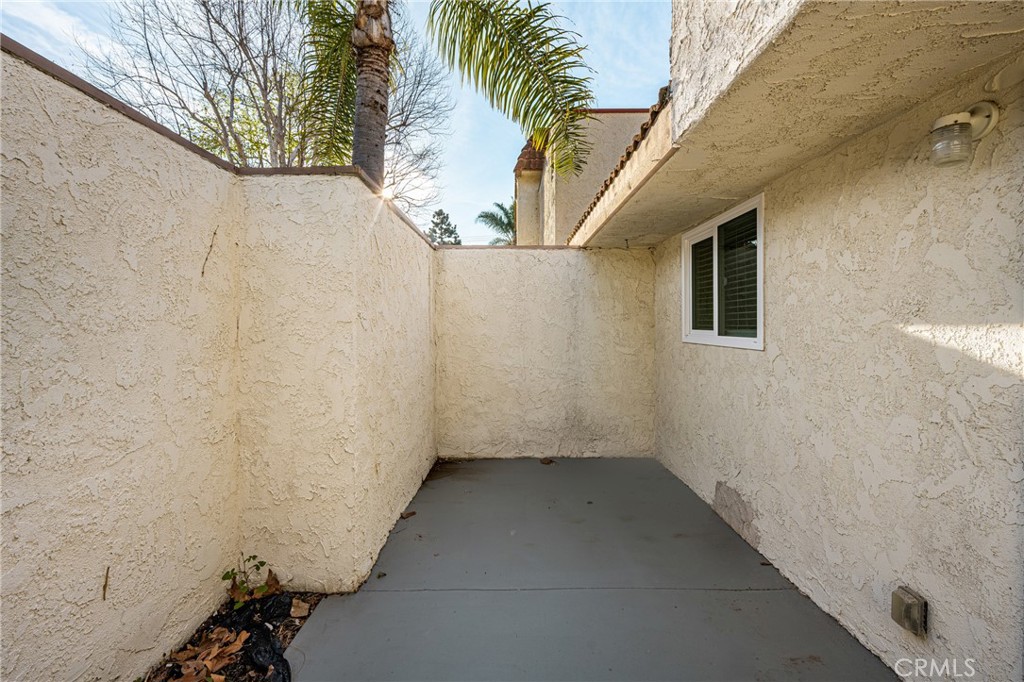 2565 Santa Ana Ave 5