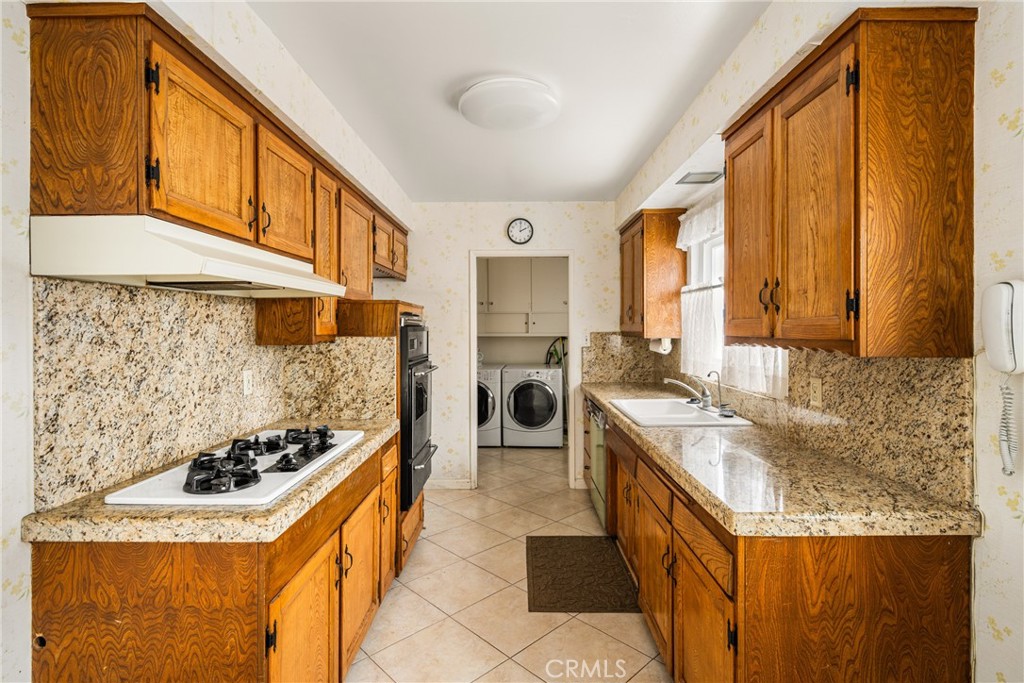 1830 W Chalet Street
