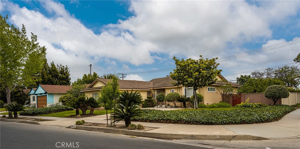 1830 W Chalet Street
