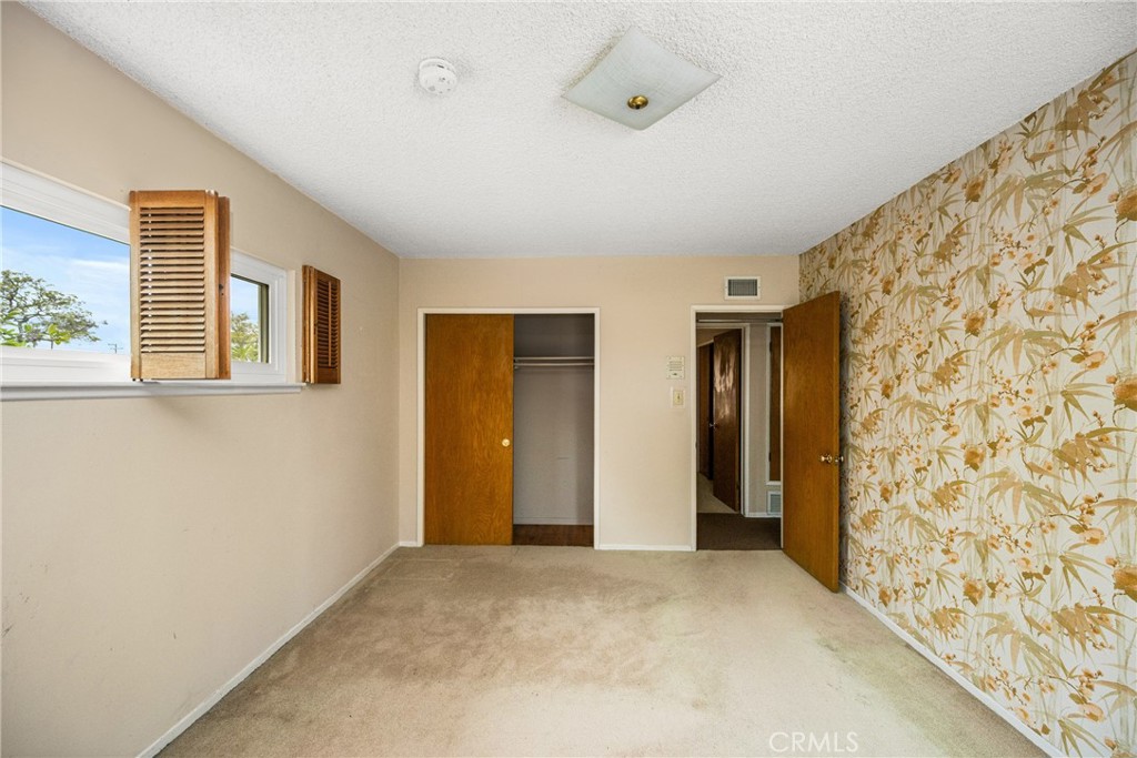 1830 W Chalet Street