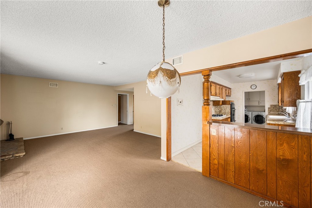 1830 W Chalet Street