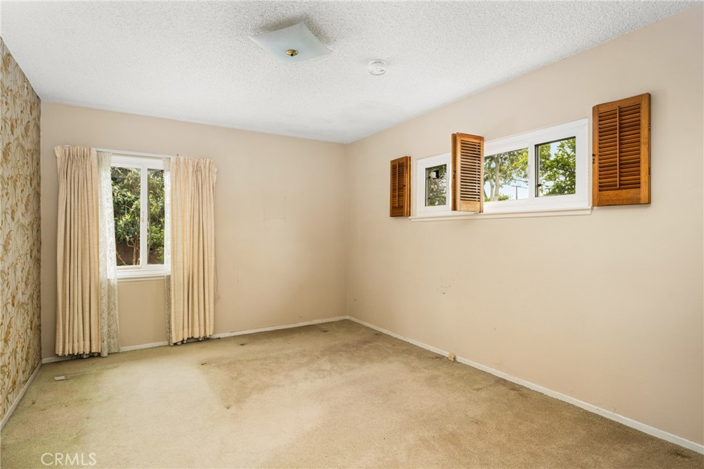 1830 W Chalet Street