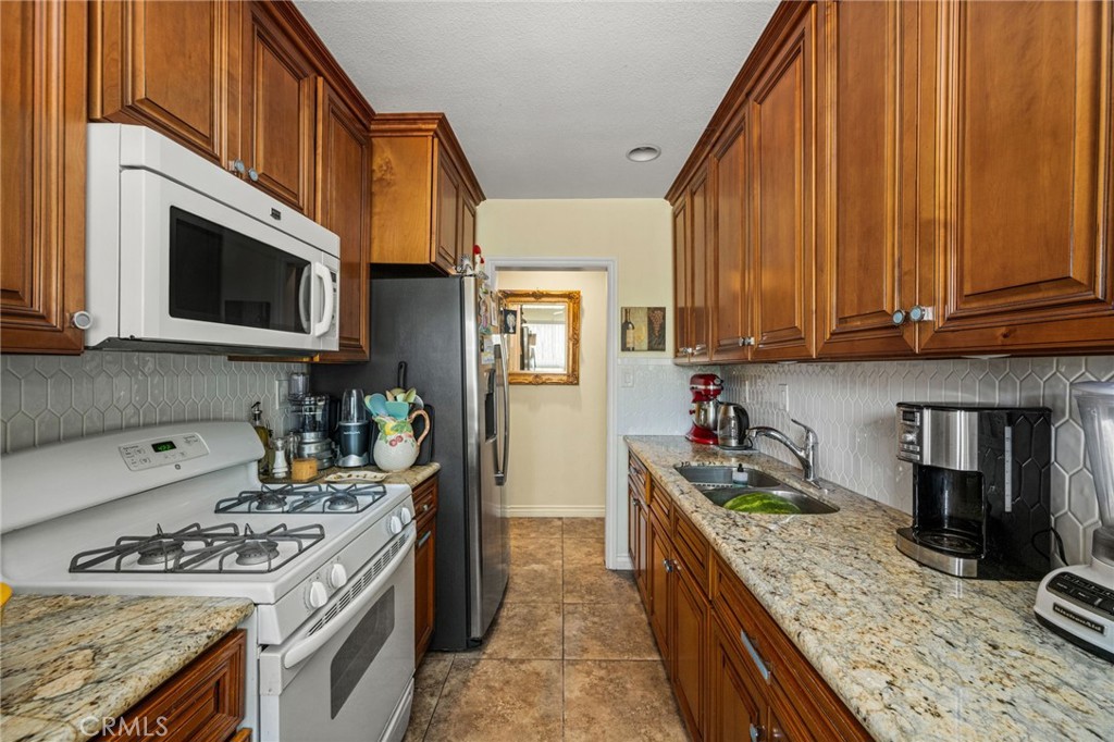1256 N Placentia
