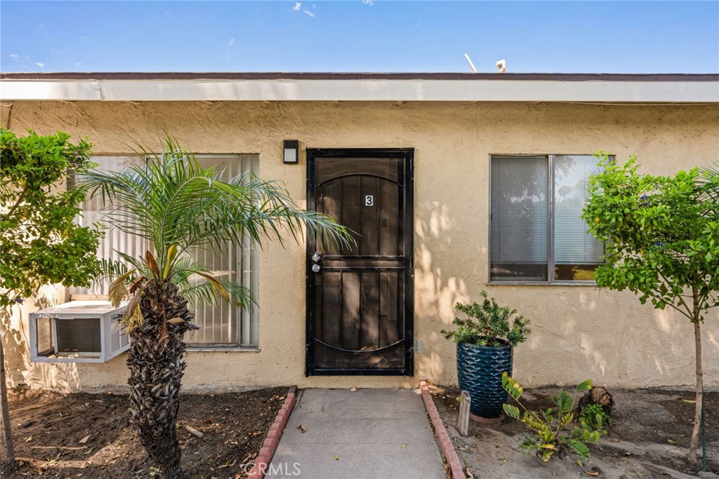 1256 N Placentia