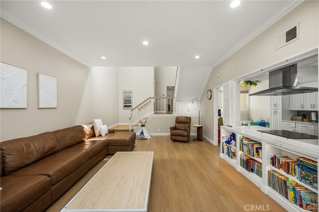 642 Colonial