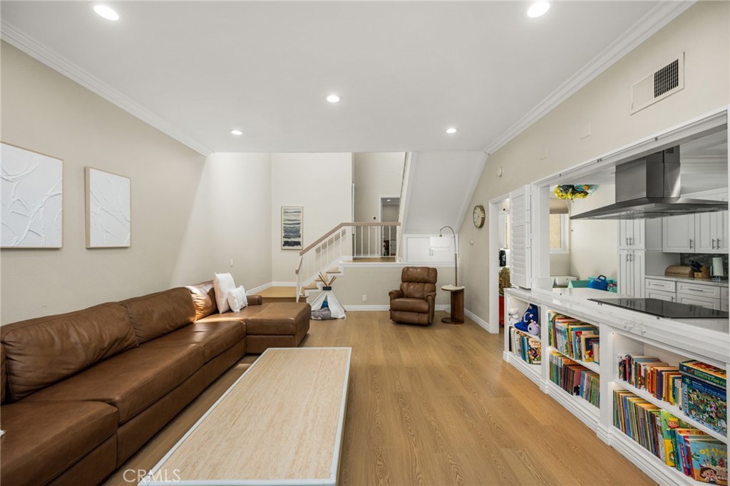 642 Colonial