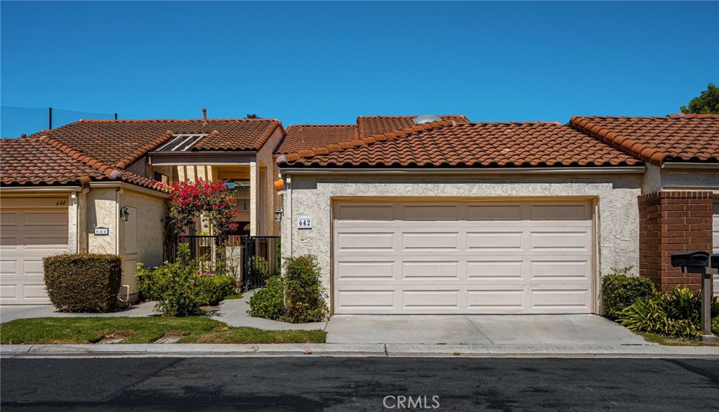 642 Colonial