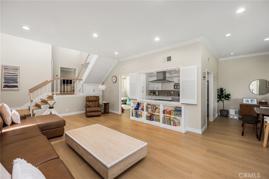 642 Colonial