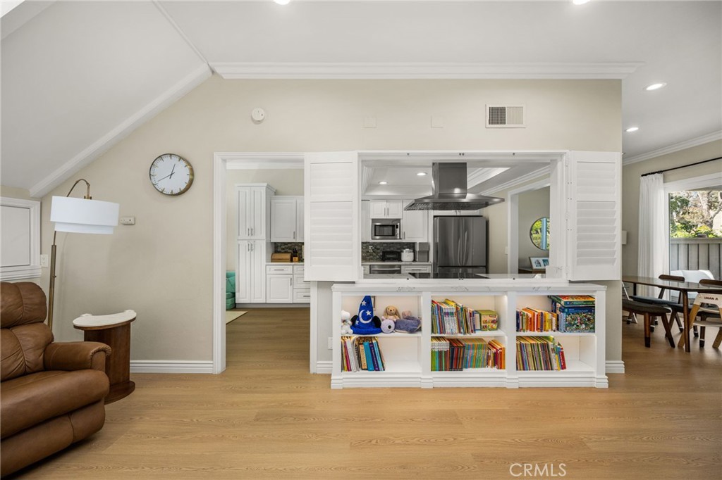 642 Colonial