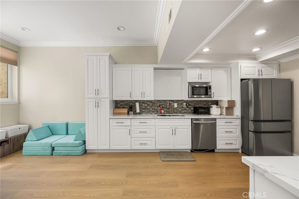 642 Colonial
