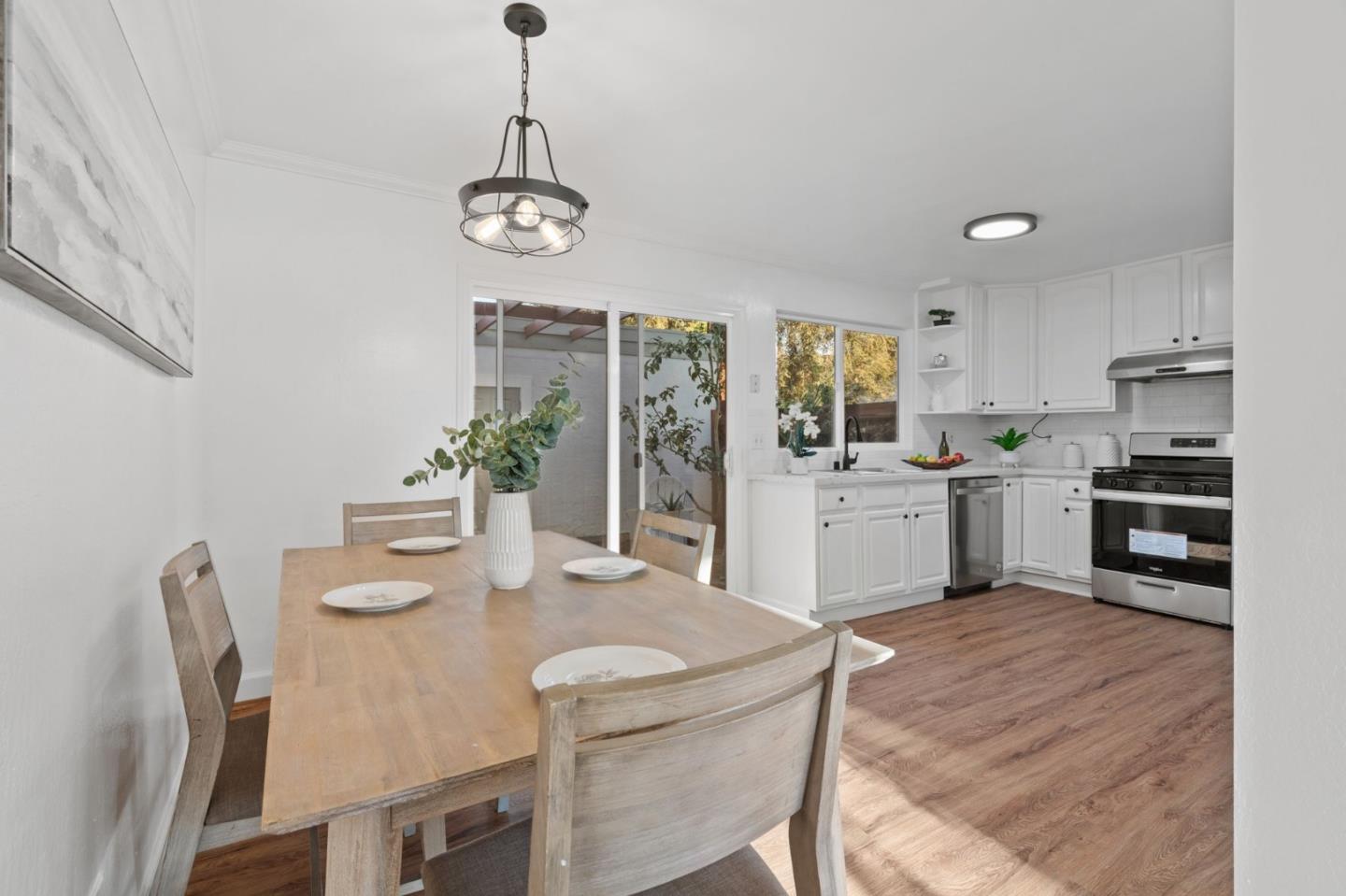 3170 Fernside Square