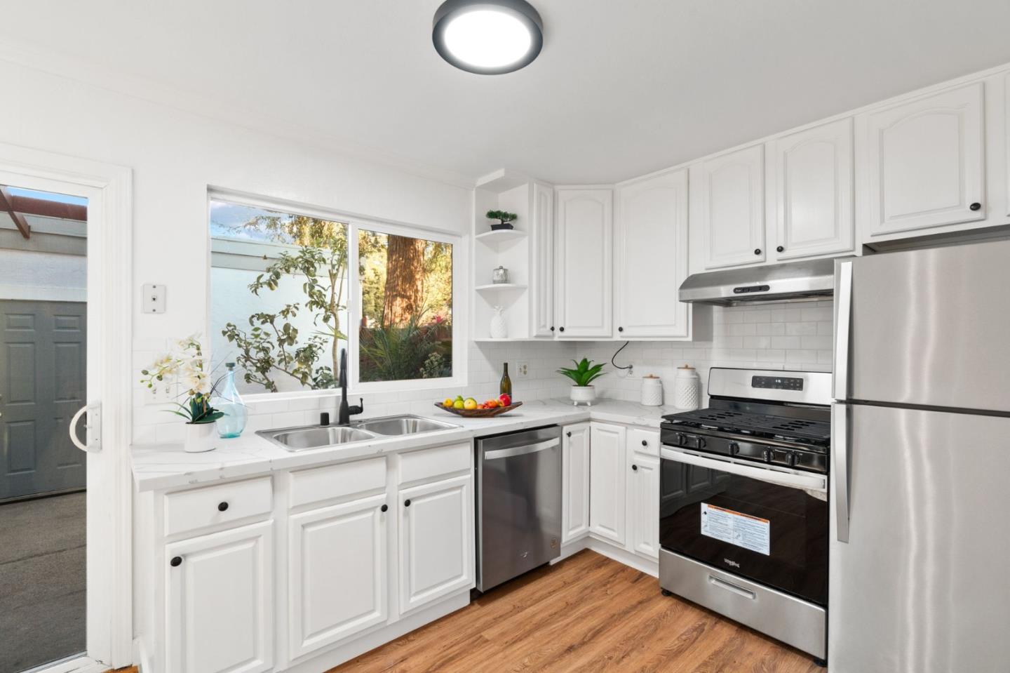 3170 Fernside Square