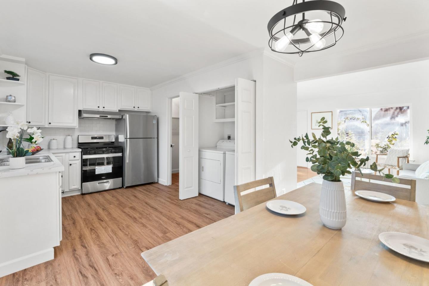 3170 Fernside Square