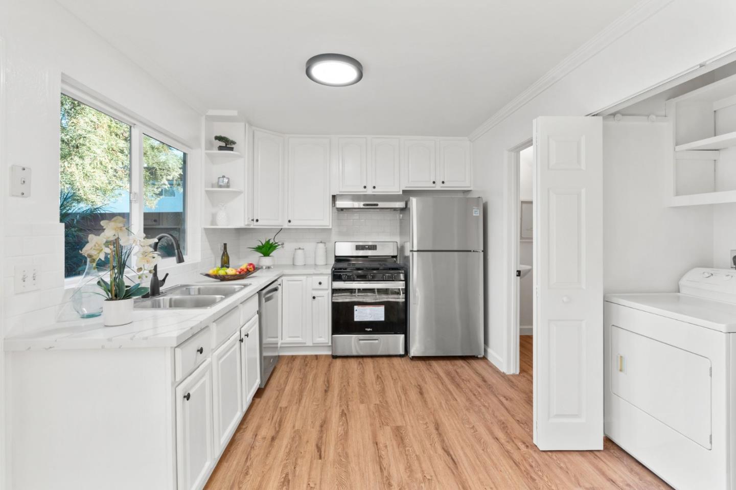 3170 Fernside Square