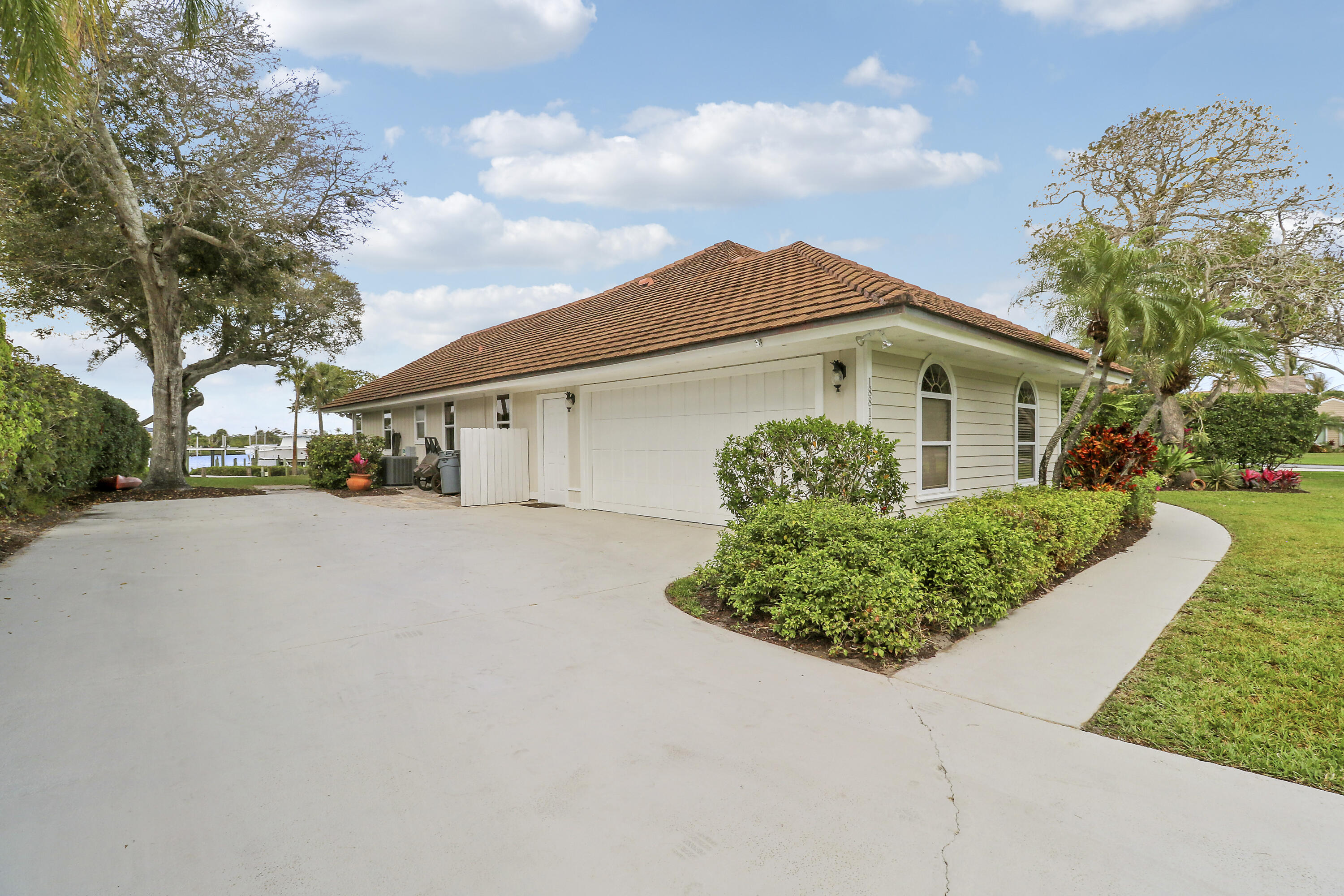18815 SE River Ridge Rd