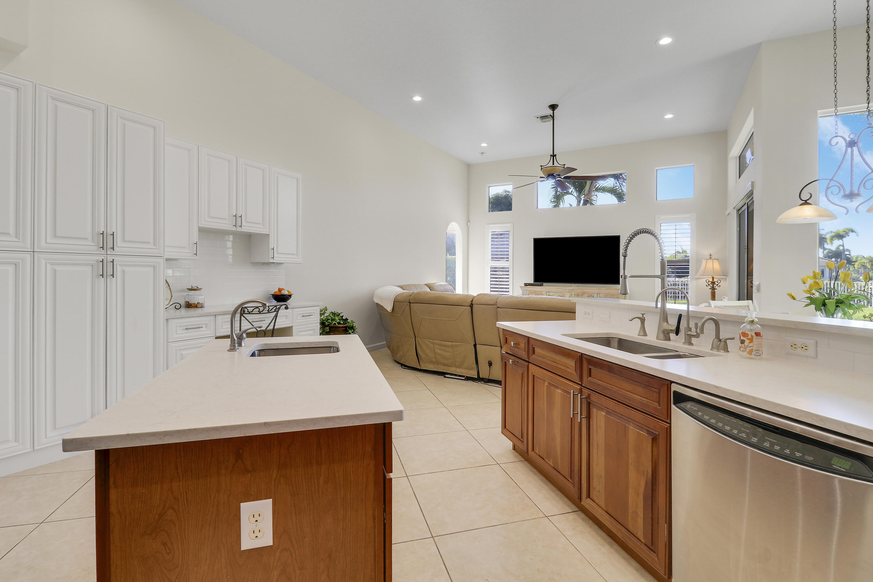 660 SW Yacht Basin Way