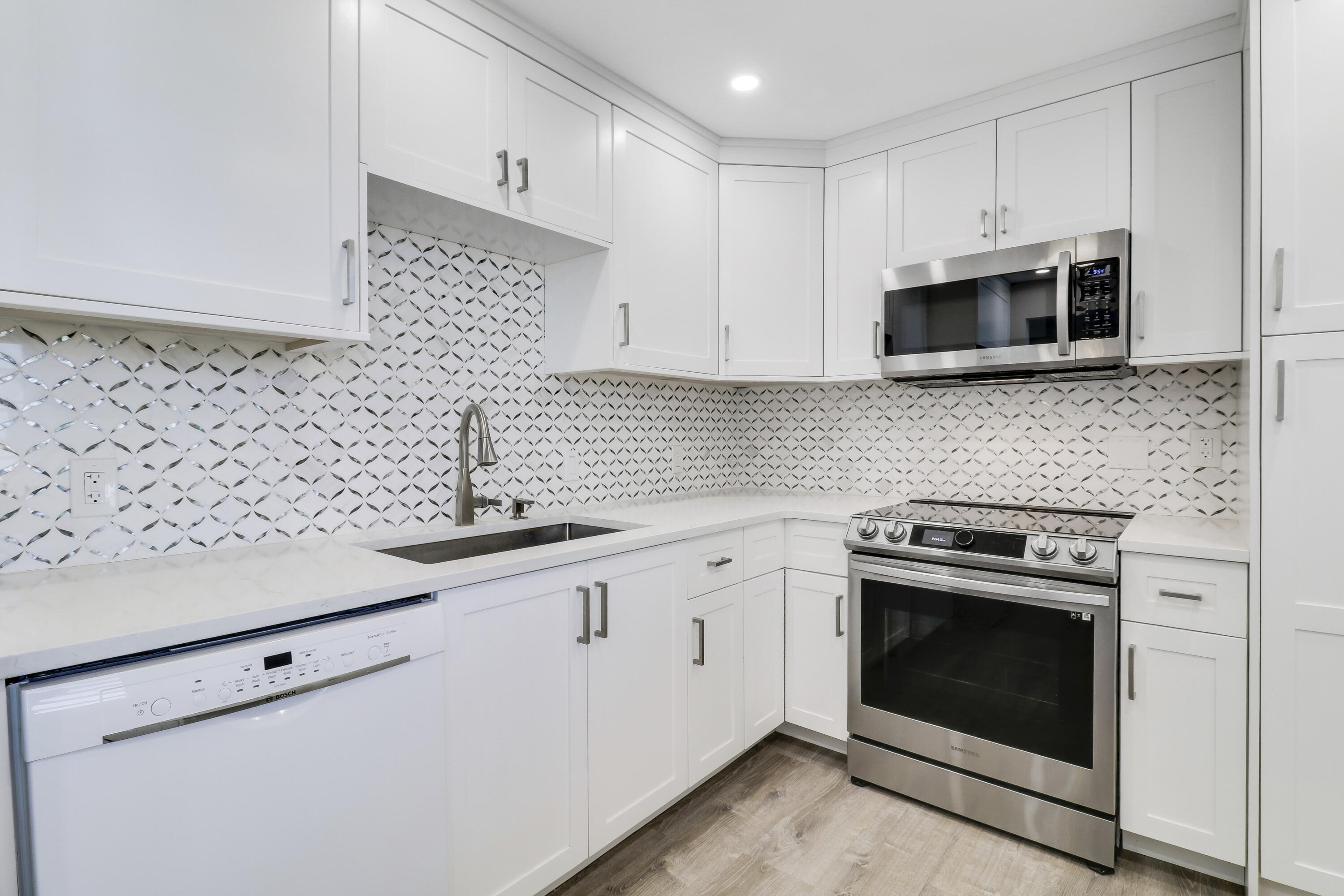 1605 S Us Highway 1 604m3