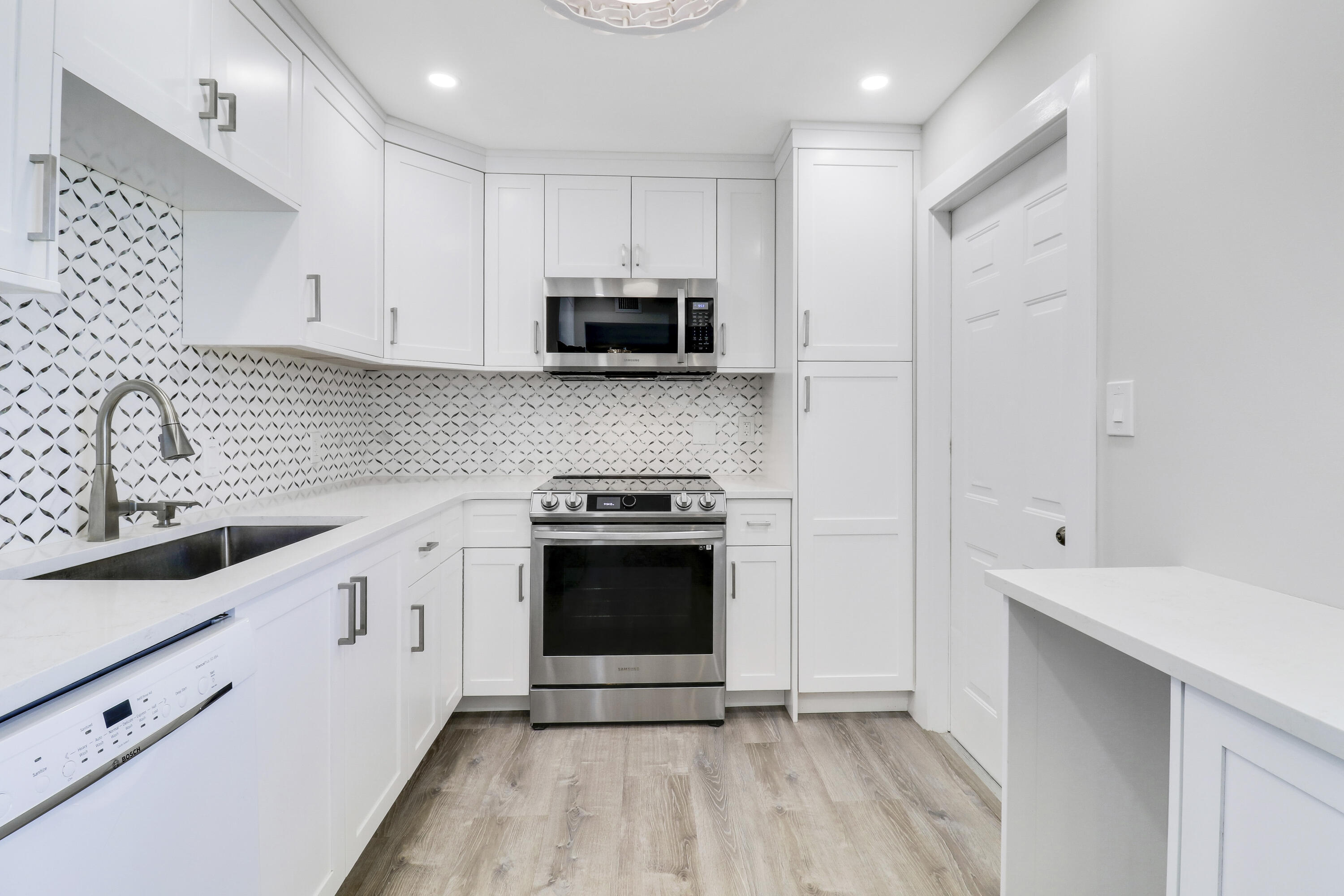 1605 S Us Highway 1 604m3