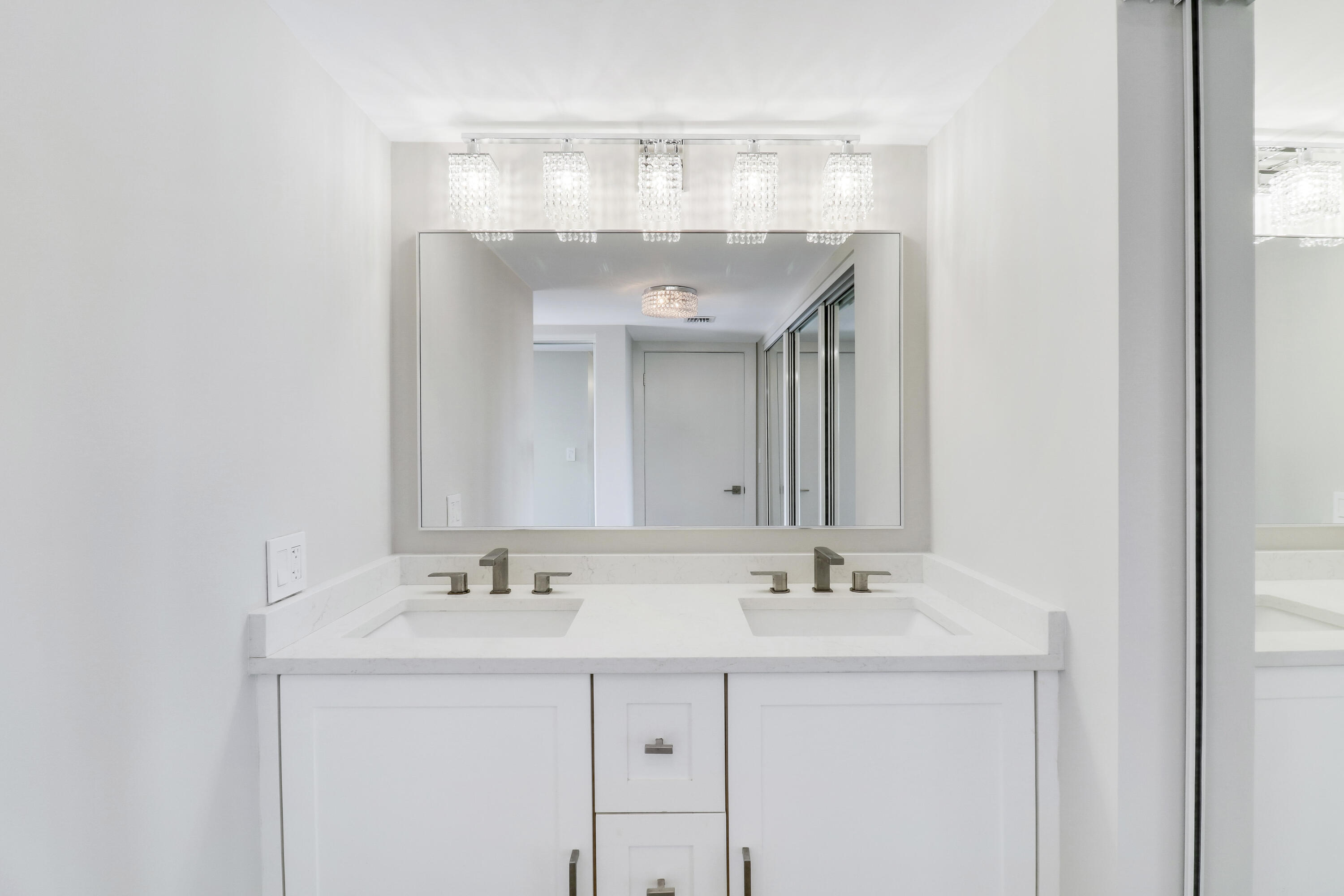 1605 S Us Highway 1 604m3