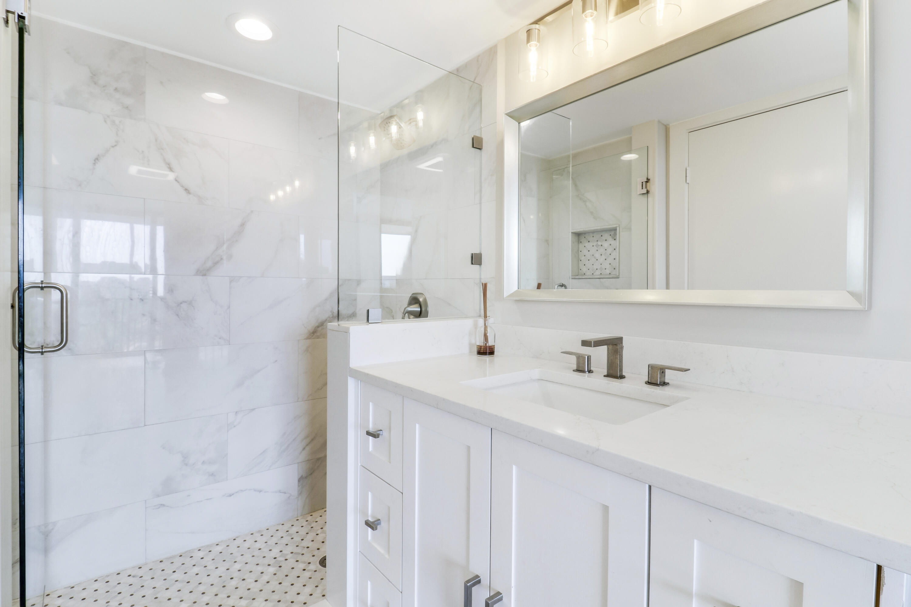 1605 S Us Highway 1 604m3