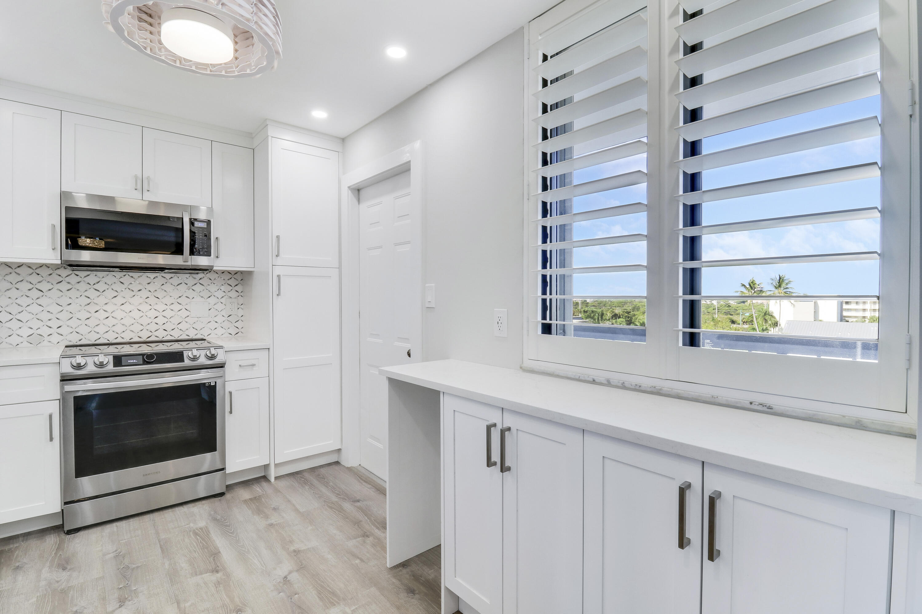 1605 S Us Highway 1 604m3