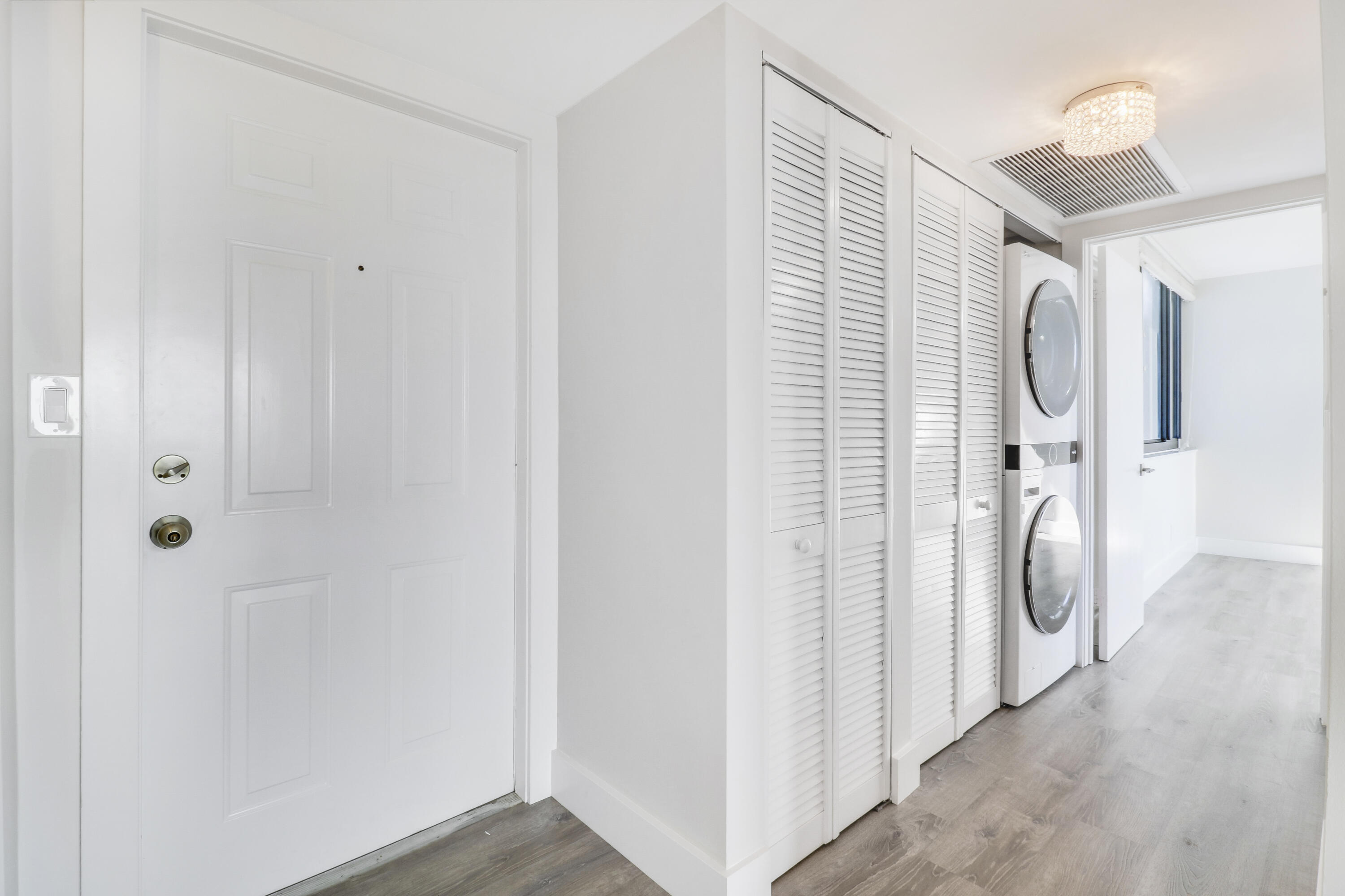 1605 S Us Highway 1 604m3