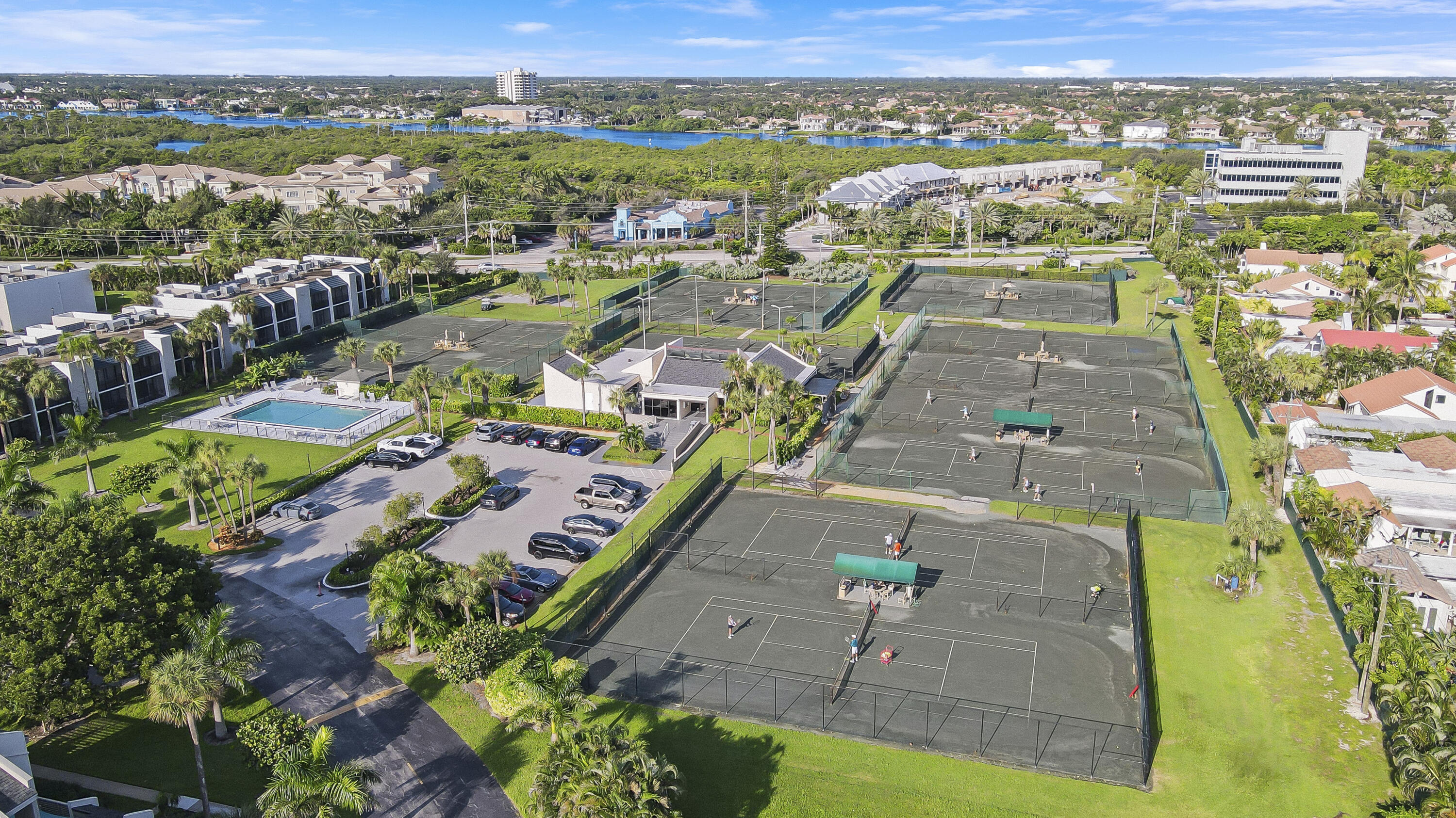 1605 S Us Highway 1 604m3