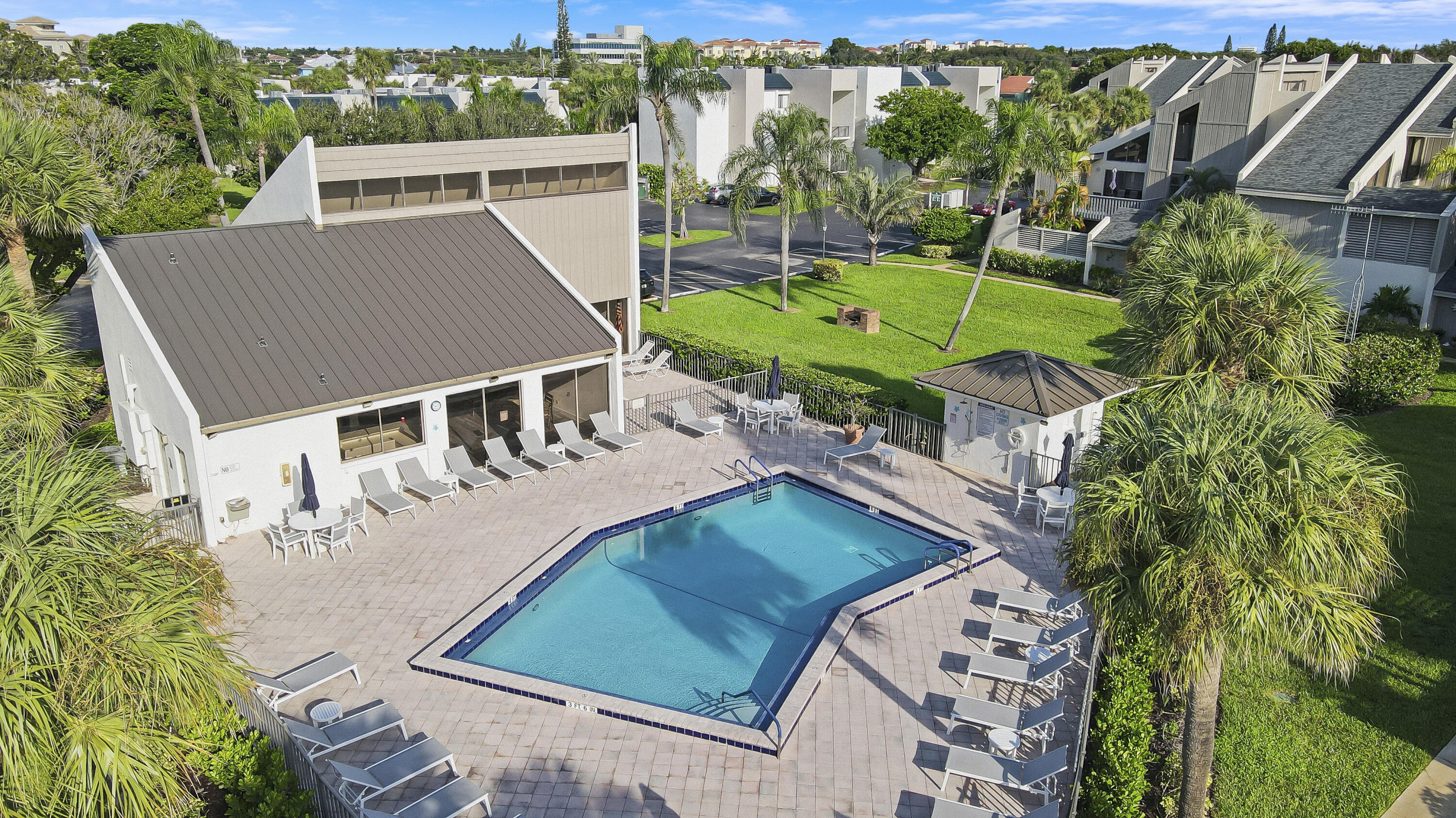 1605 S Us Highway 1 604m3