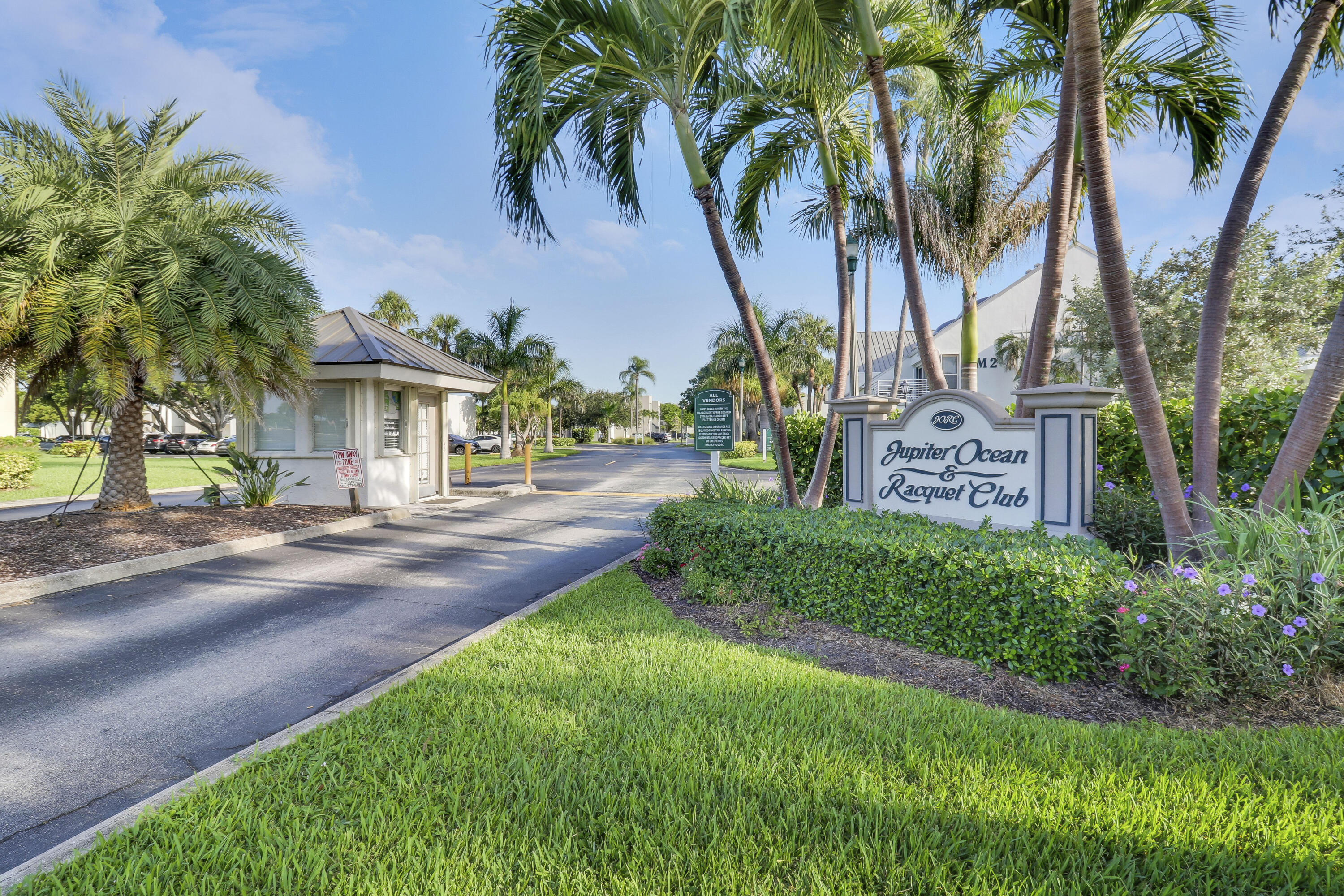 1605 S Us Highway 1 604m3