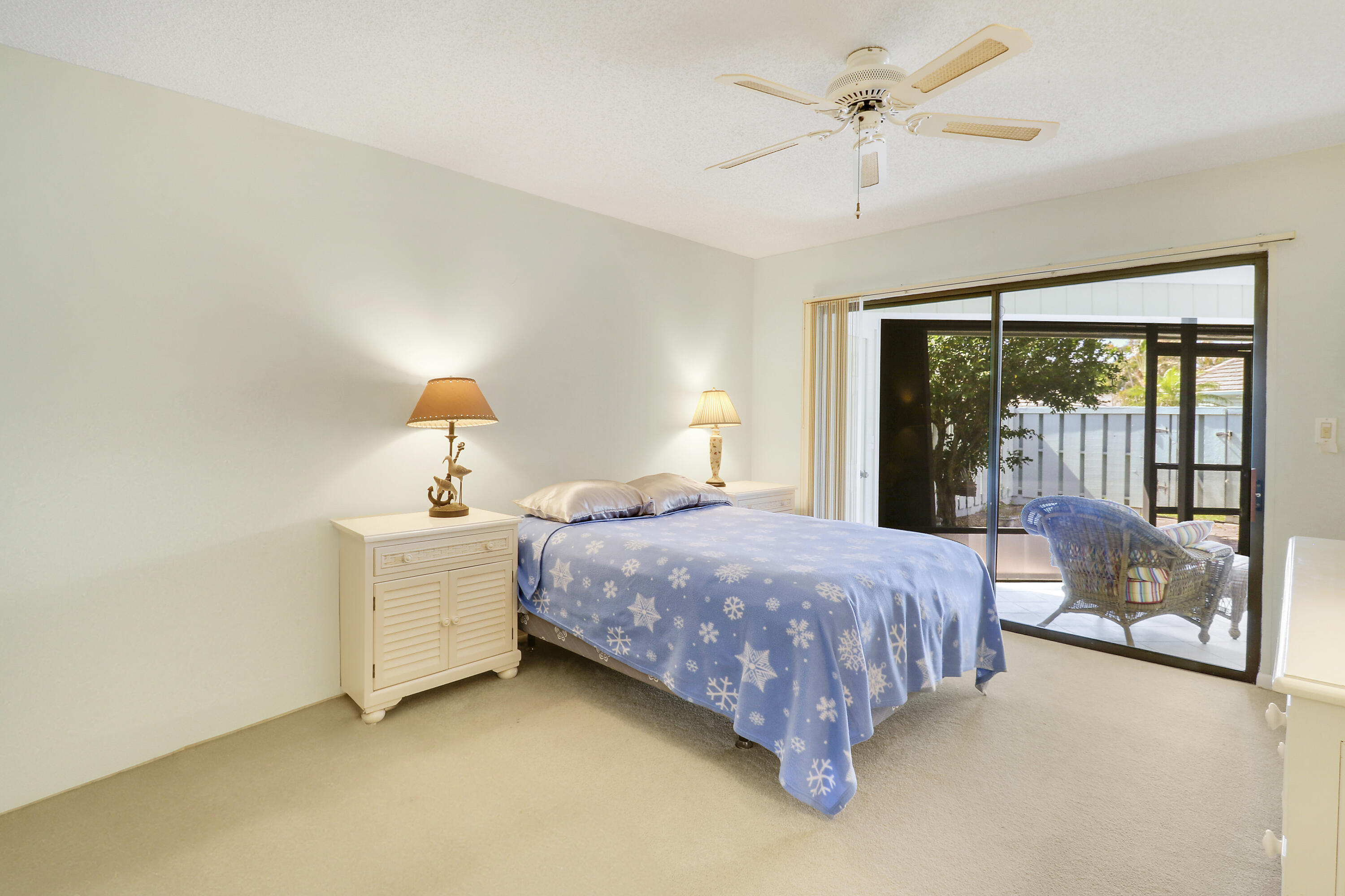 1127 E Seminole Avenue 15b
