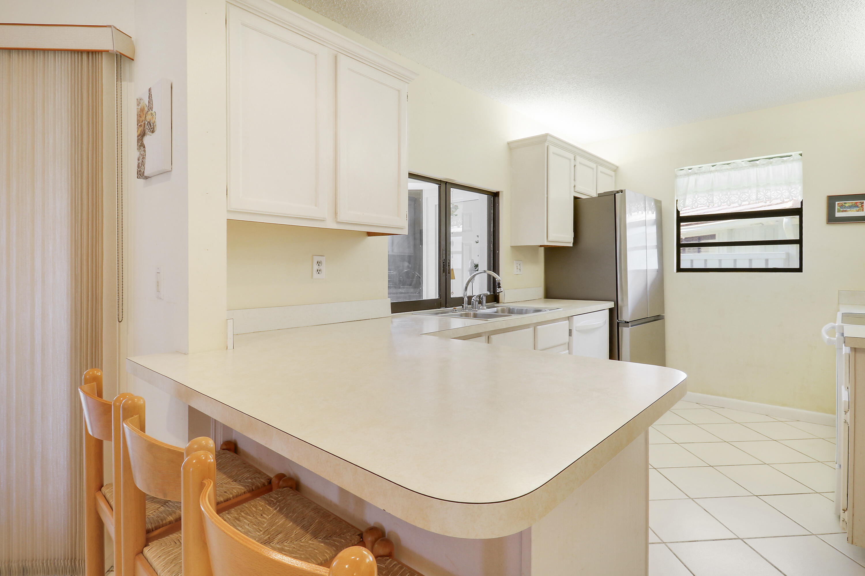 1127 E Seminole Avenue 15b