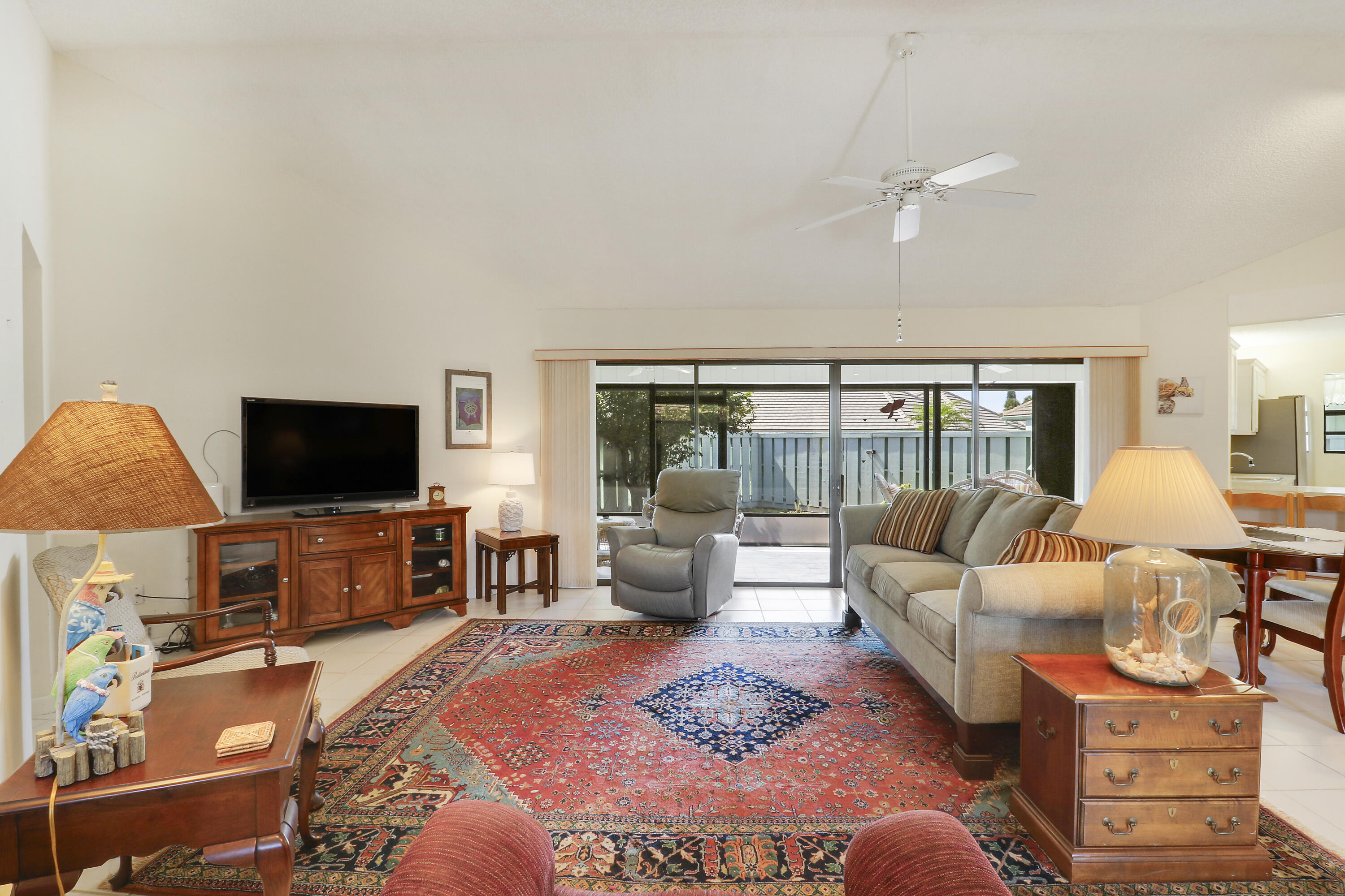 1127 E Seminole Avenue 15b