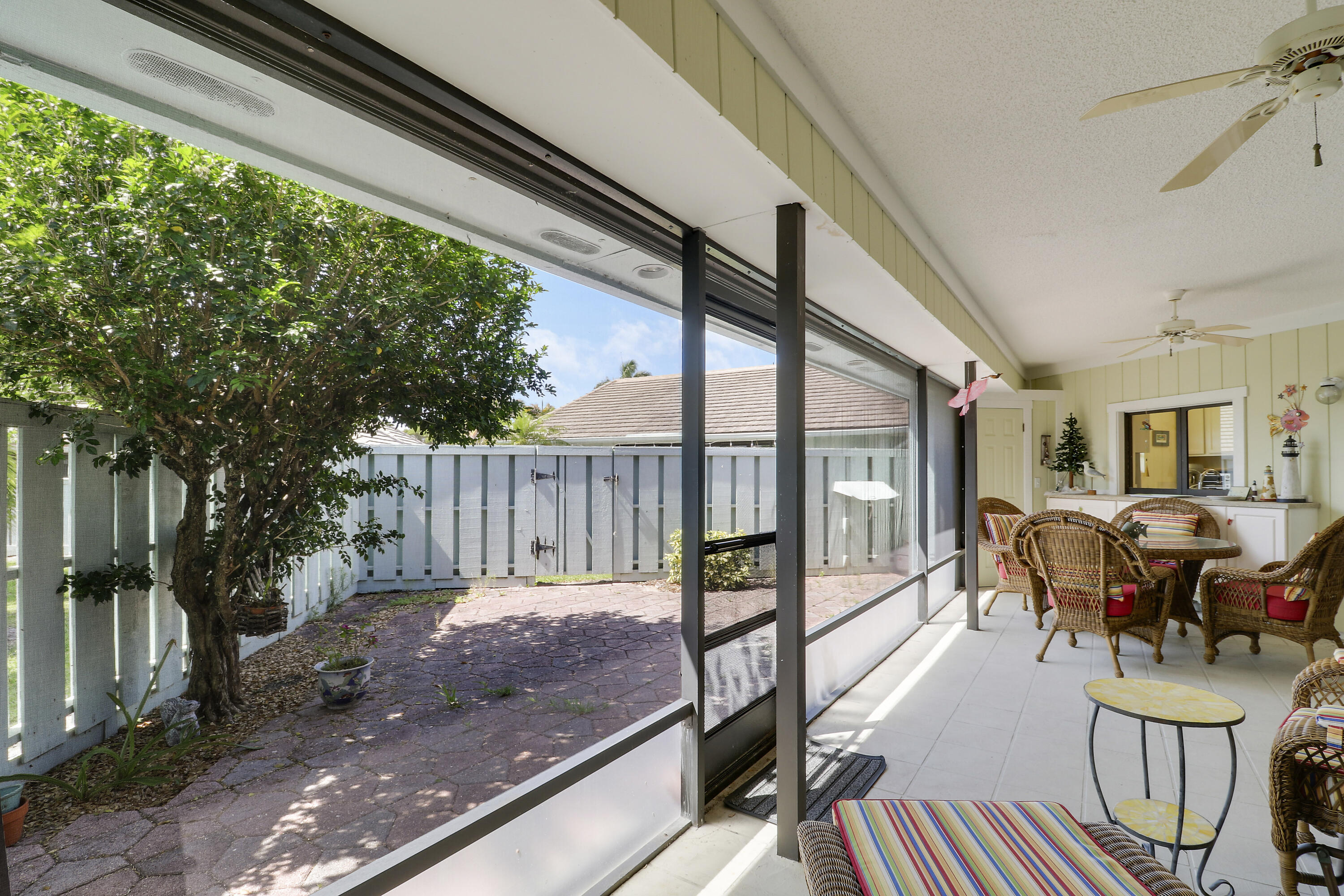 1127 E Seminole Avenue 15b
