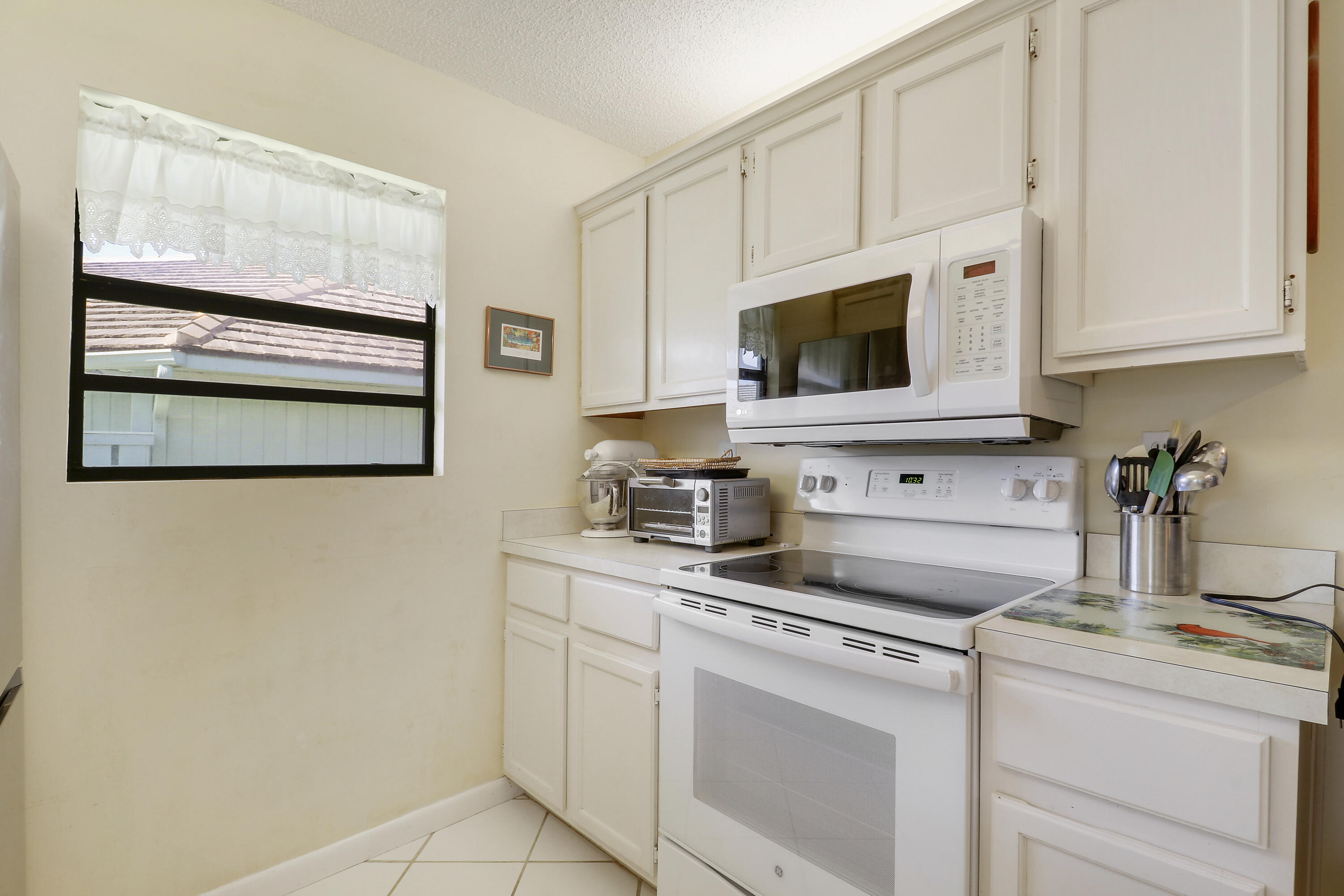 1127 E Seminole Avenue 15b