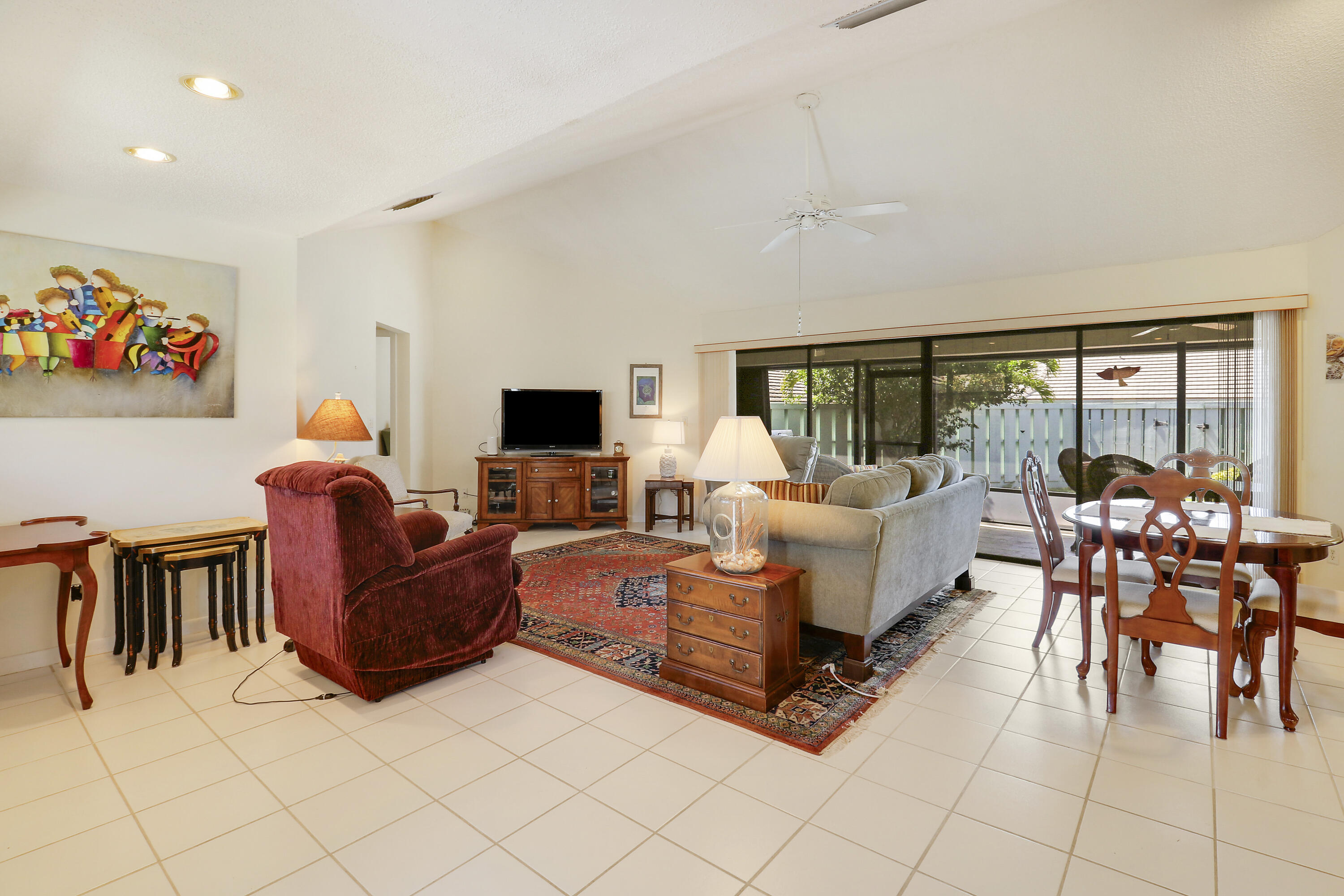 1127 E Seminole Avenue 15b