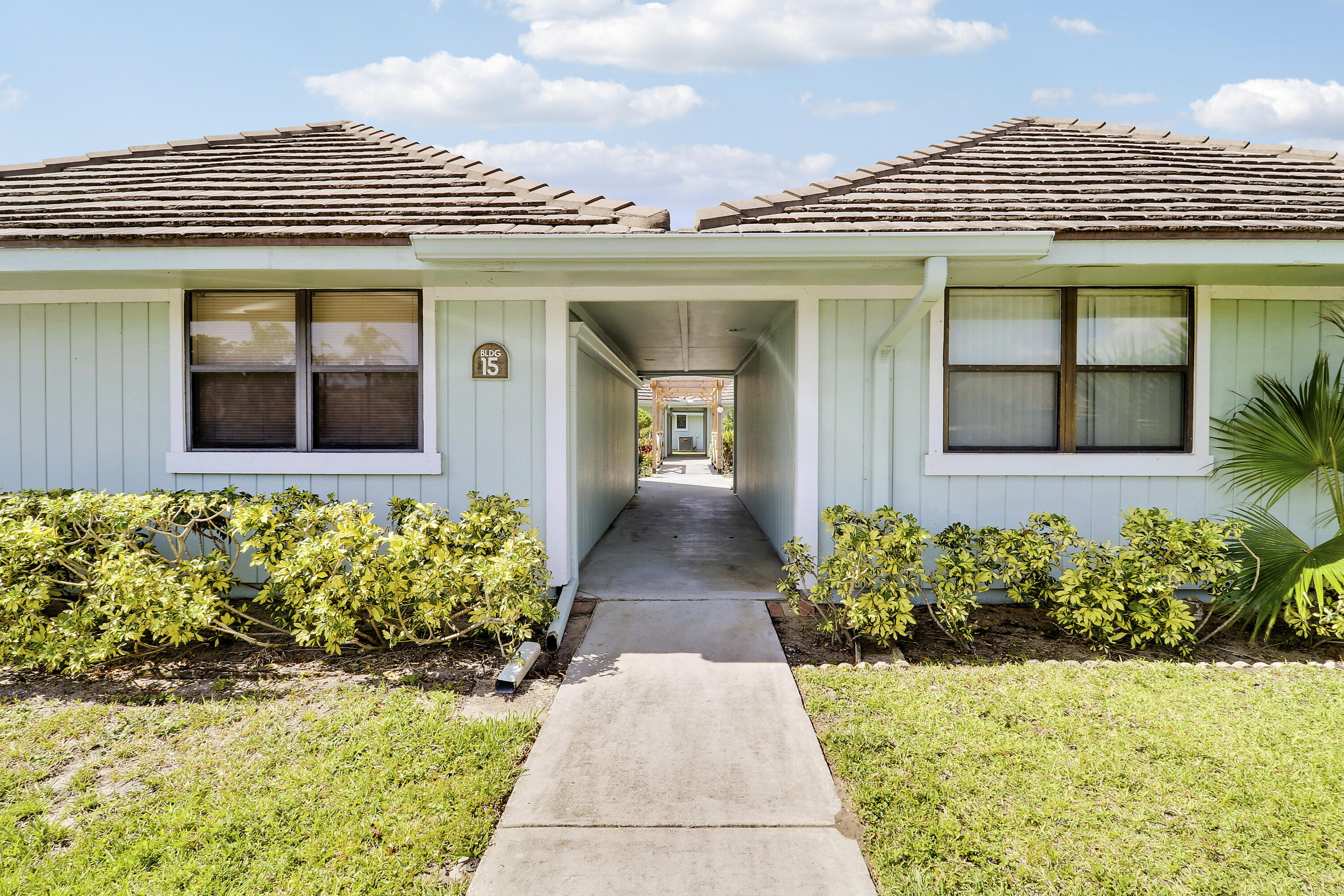 1127 E Seminole Avenue 15b