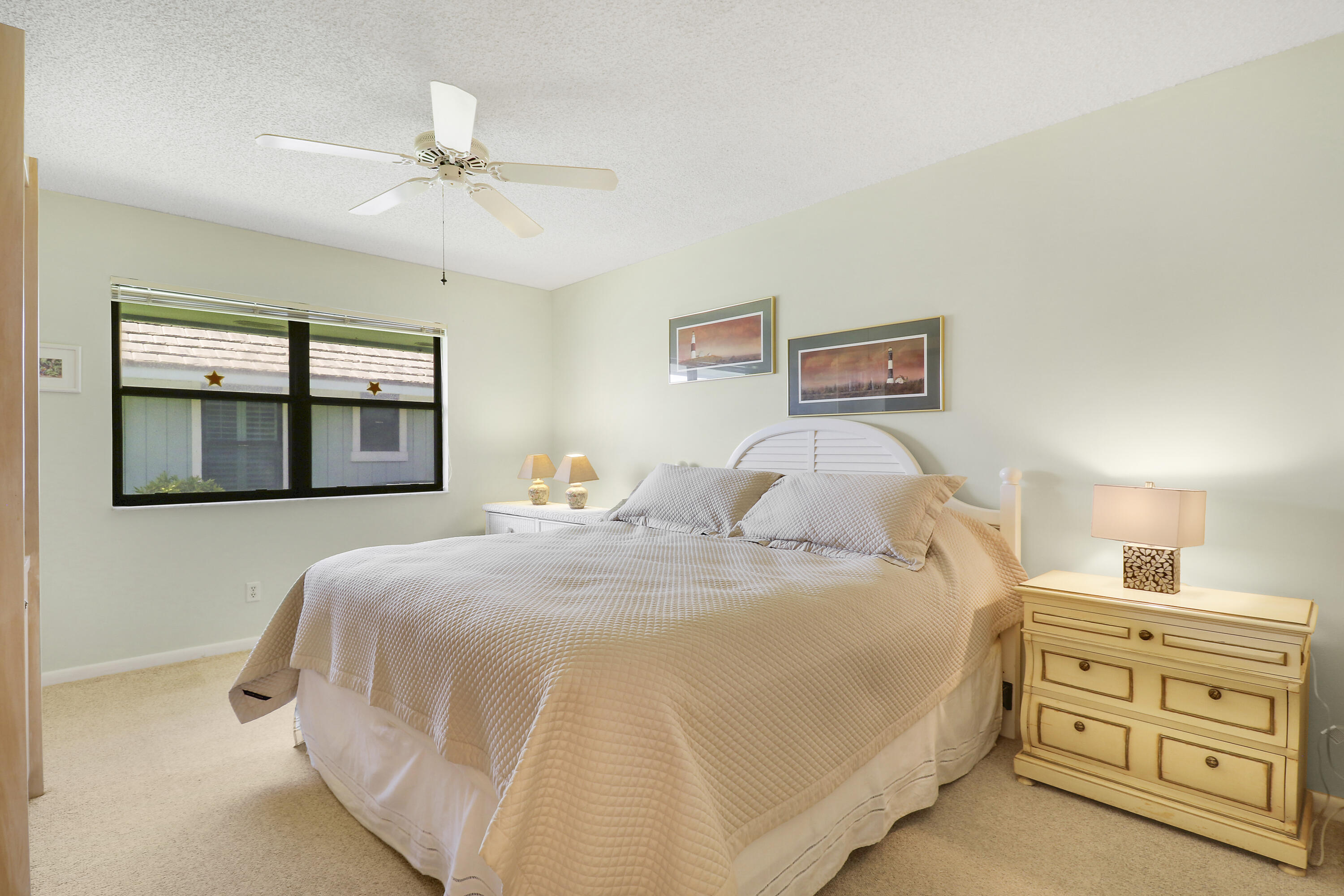 1127 E Seminole Avenue 15b