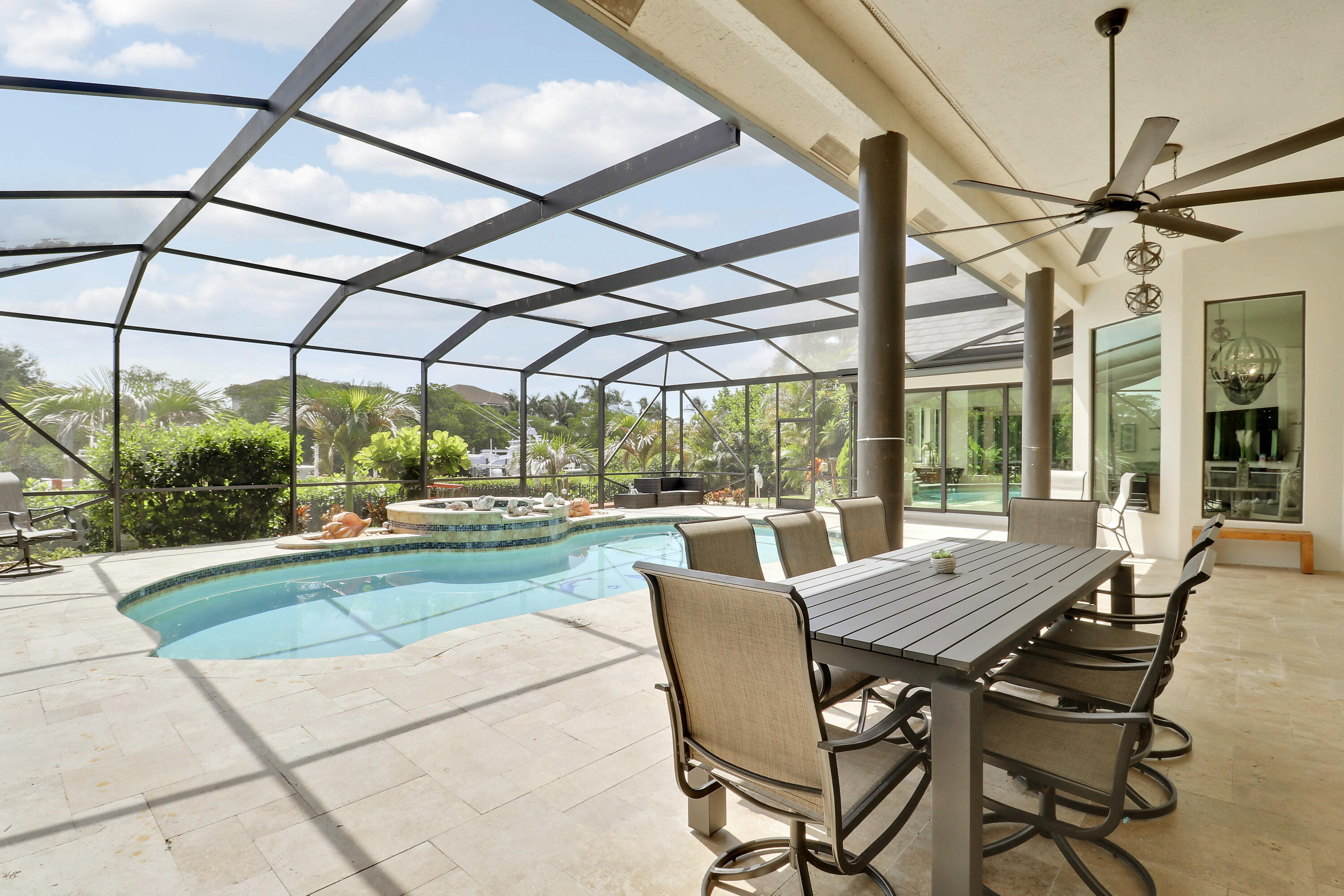 18989 SE Windward Island Lane