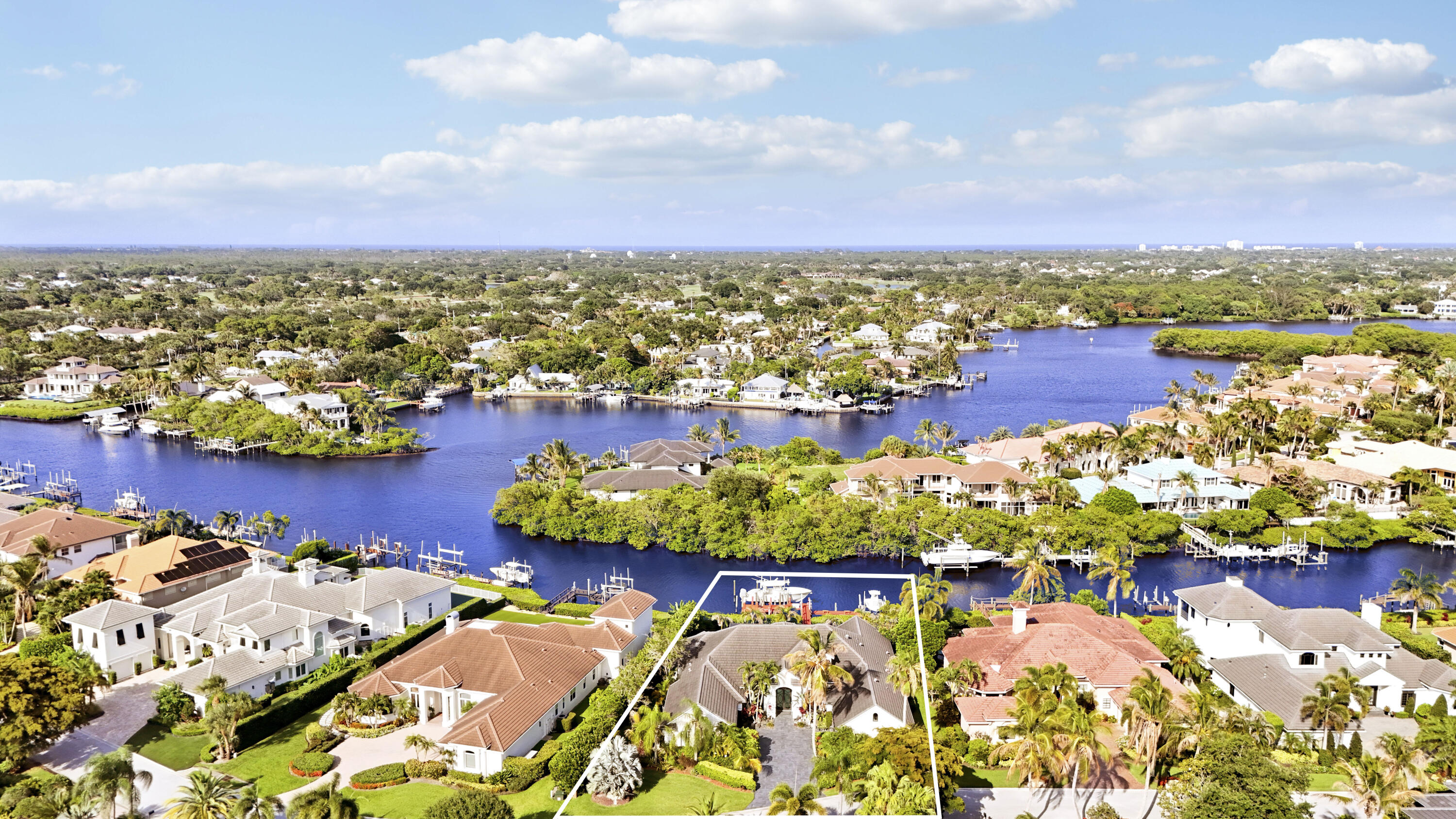 18989 SE Windward Island Lane