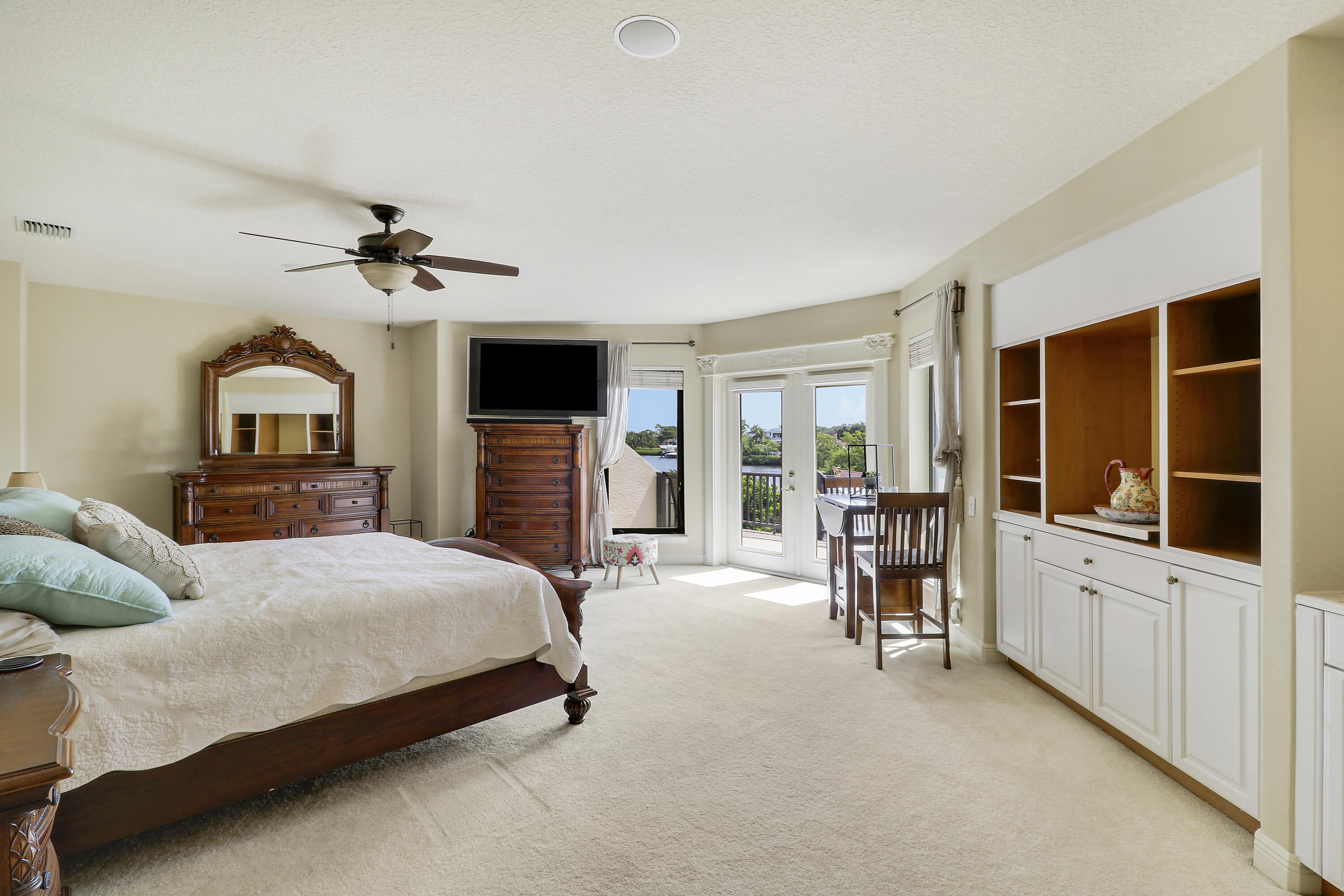 18989 SE Windward Island Lane