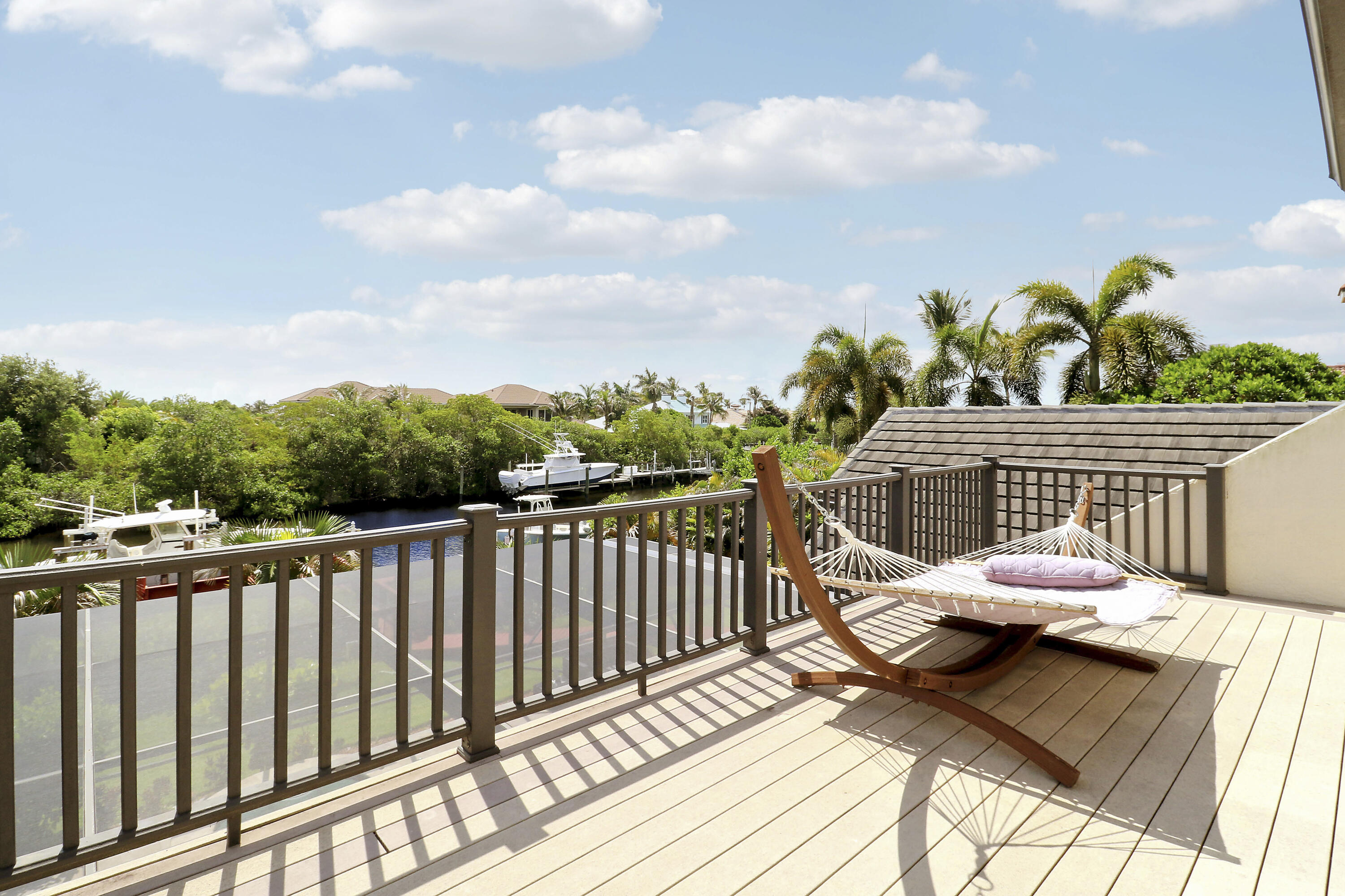 18989 SE Windward Island Lane