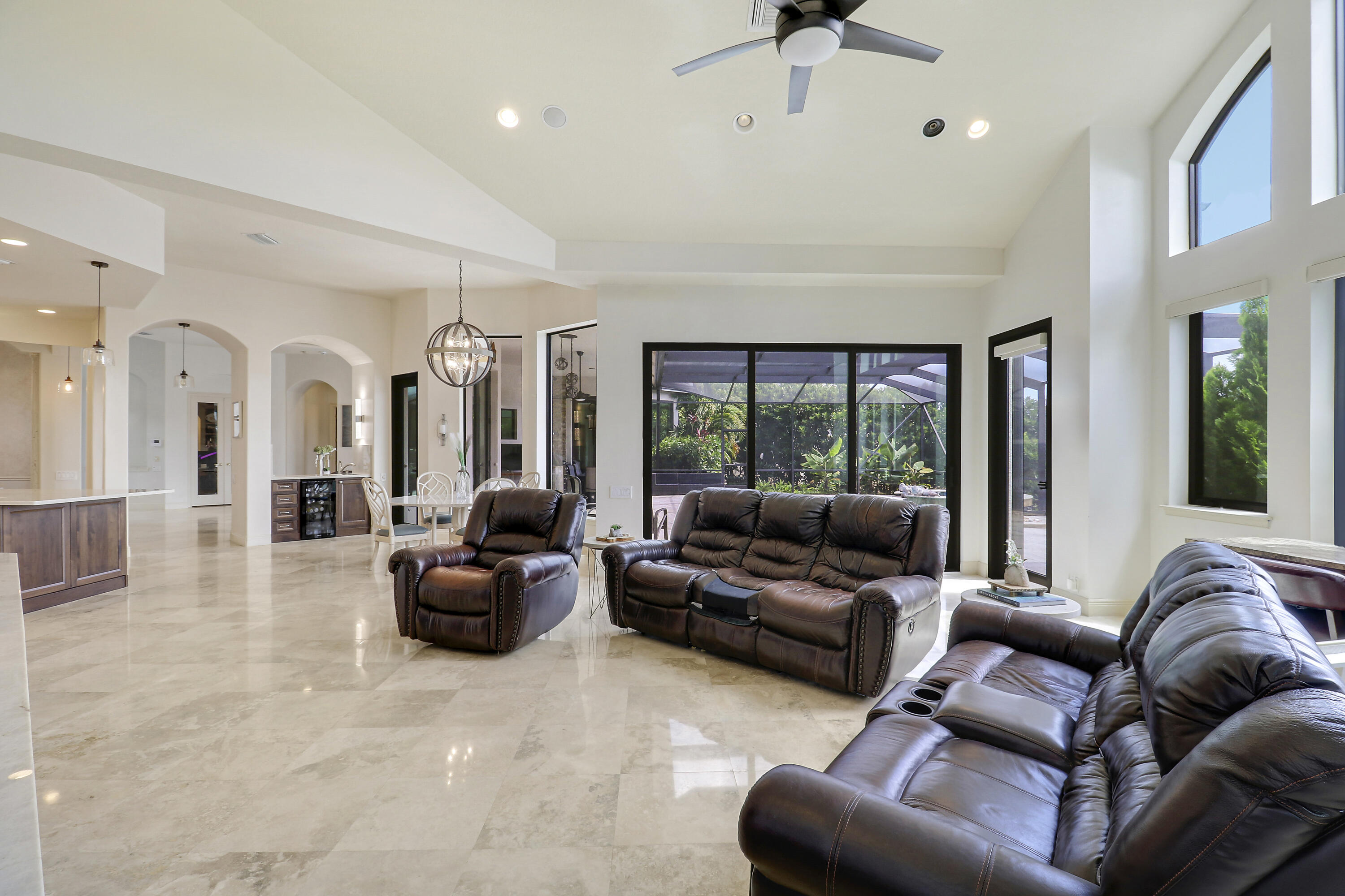 18989 SE Windward Island Lane