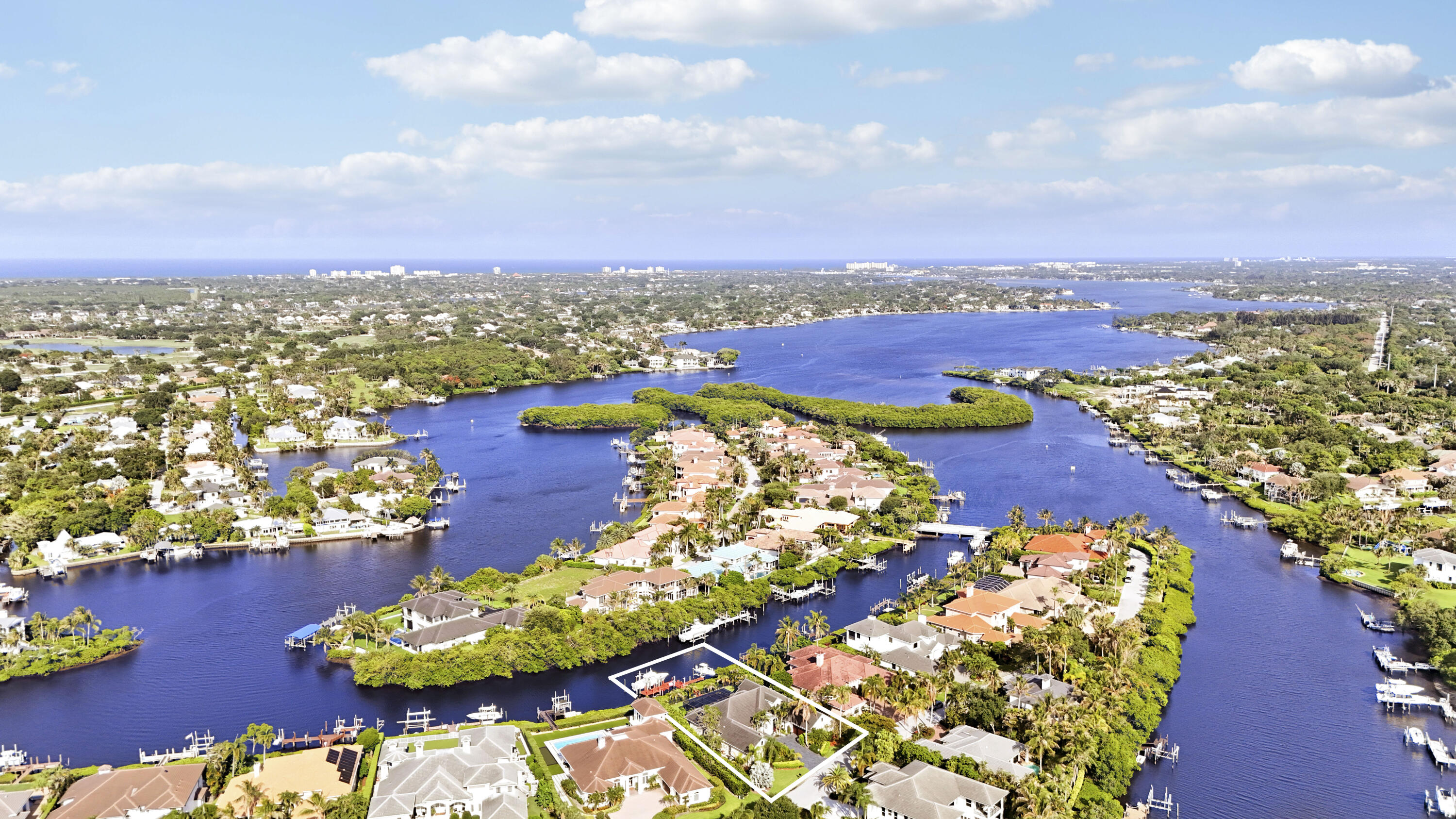 18989 SE Windward Island Lane