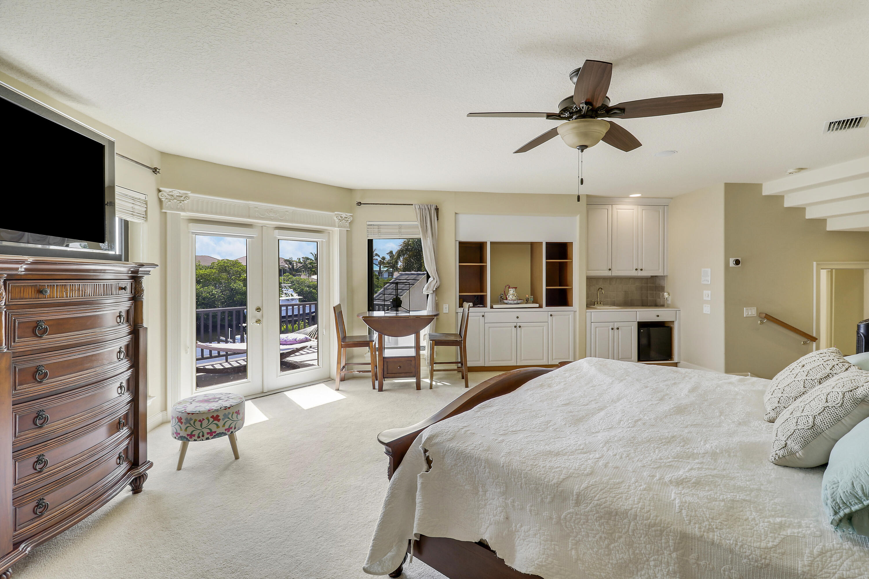 18989 SE Windward Island Lane