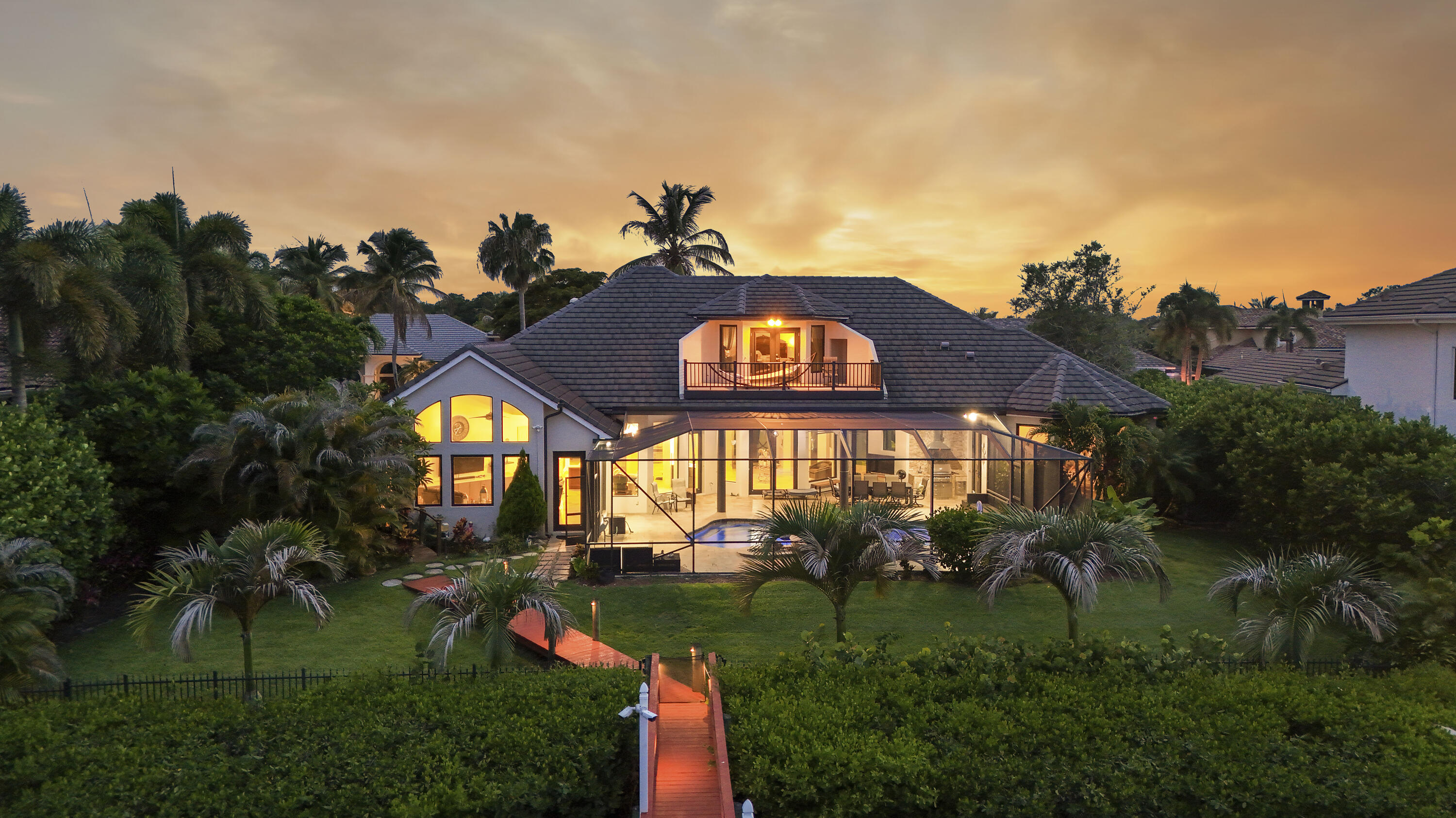 18989 SE Windward Island Lane