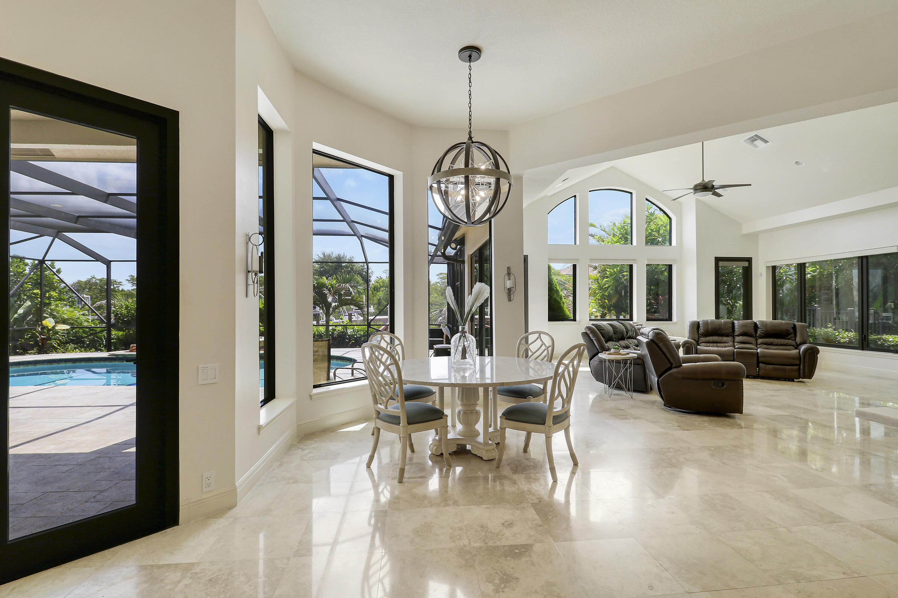 18989 SE Windward Island Lane
