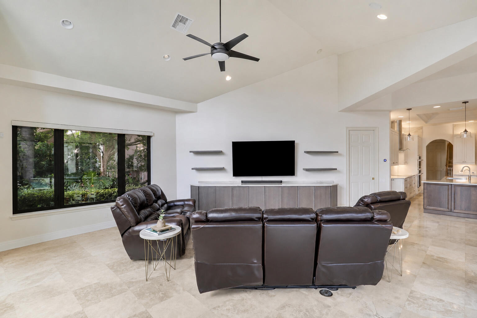18989 SE Windward Island Lane