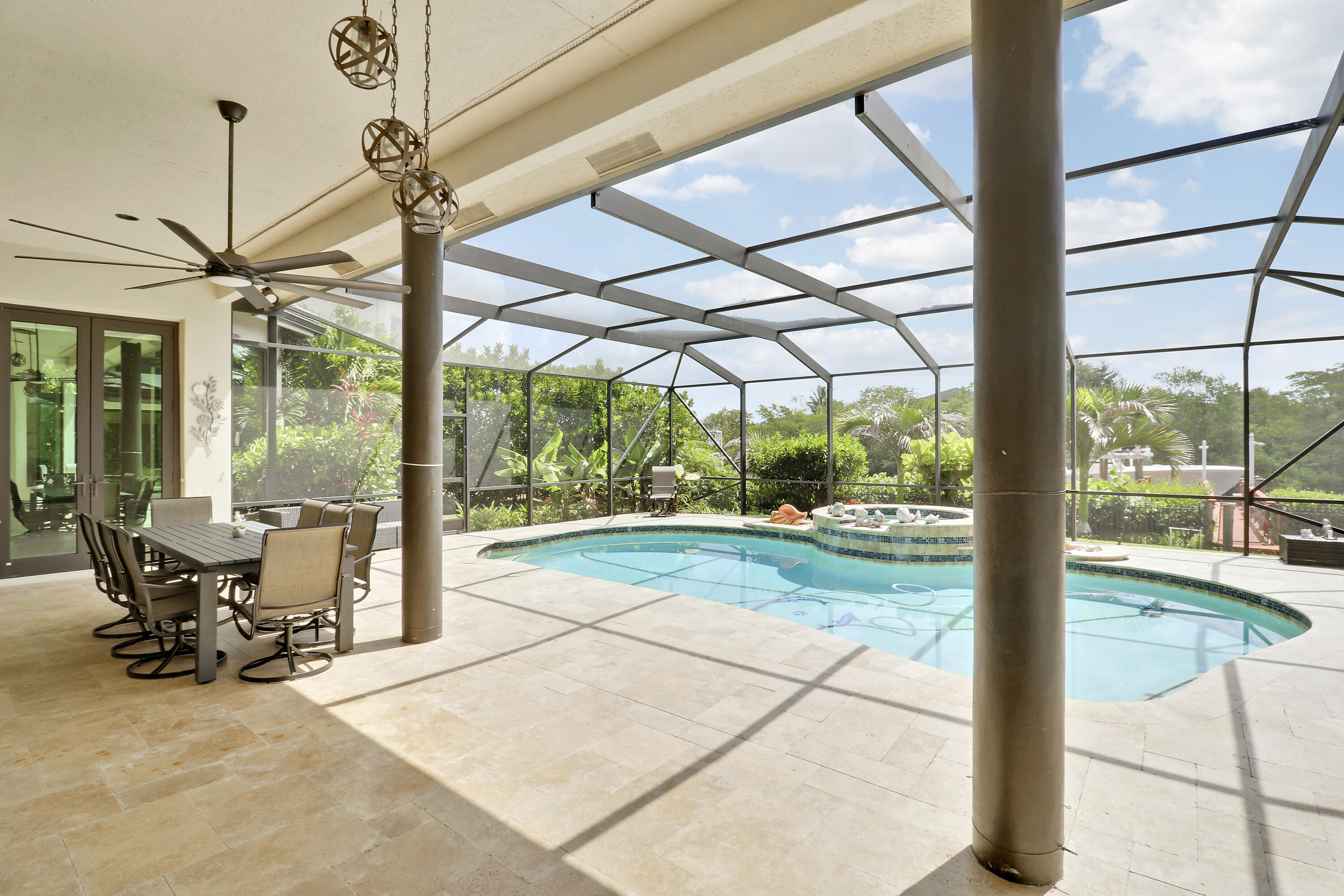 18989 SE Windward Island Lane