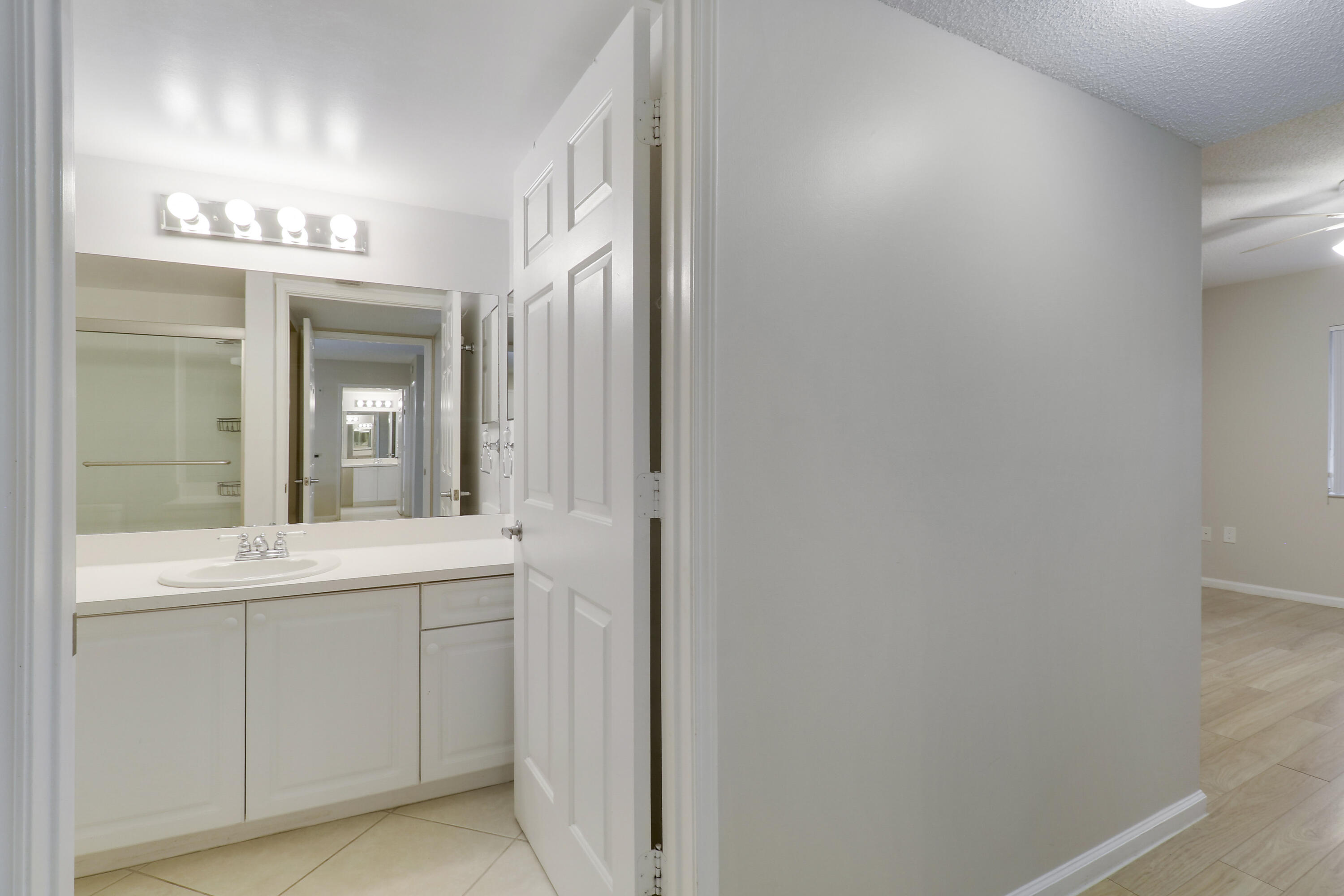 236 VILLAGE Boulevard 1106